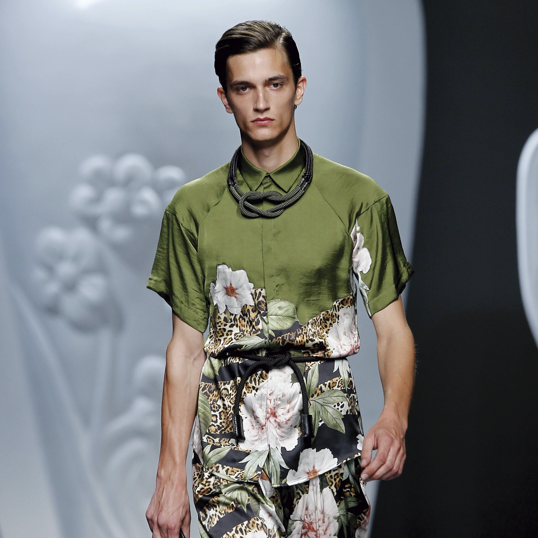 Momento del desfile “The Talk”, colección primavera verano 2013 de la diseñadora de moda Ana Locking en la Mercedes Benz Fashion Week de Madrid.