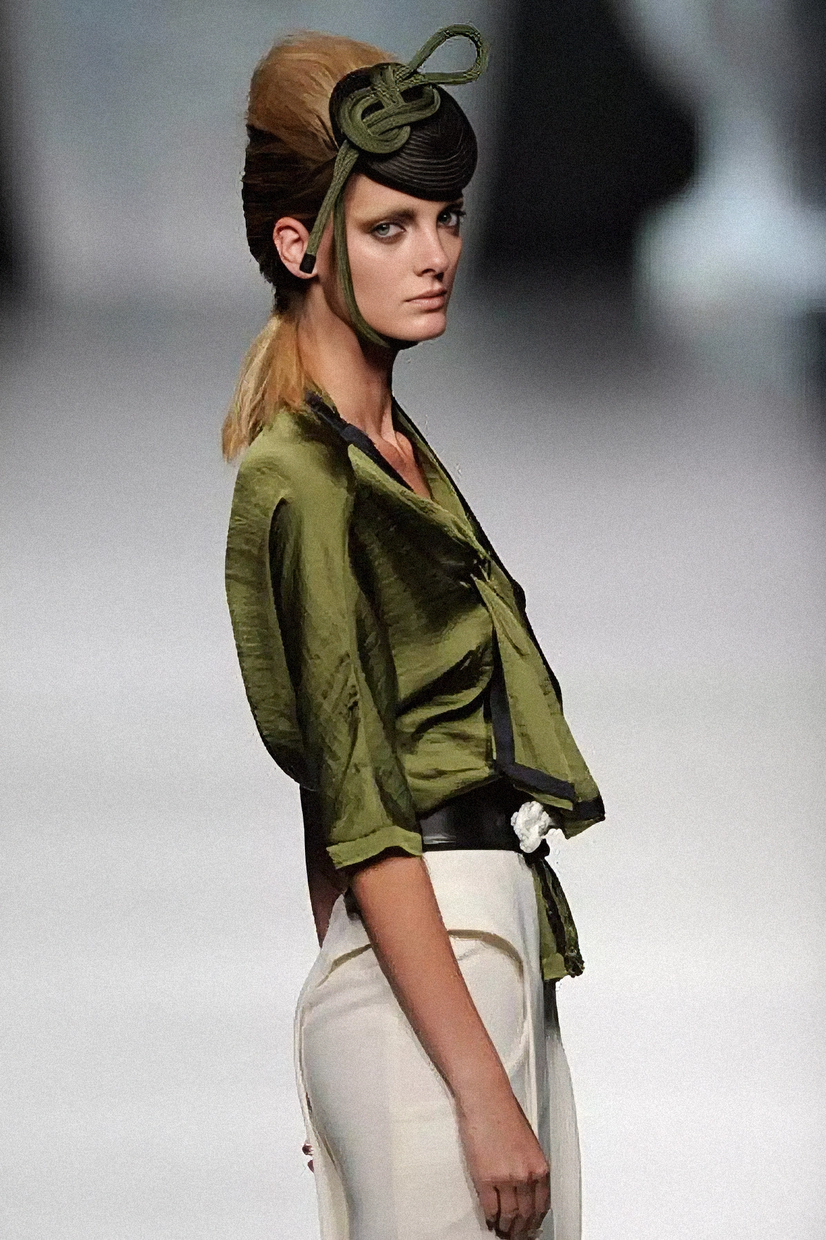 Momento del desfile “The Talk”, colección primavera verano 2013 de la diseñadora de moda Ana Locking en la Mercedes Benz Fashion Week de Madrid.