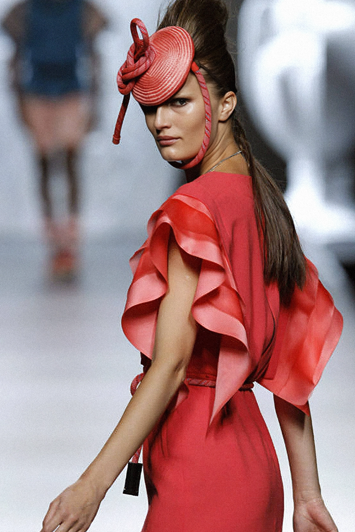 Momento del desfile “The Talk”, colección primavera verano 2013 de la diseñadora de moda Ana Locking en la Mercedes Benz Fashion Week de Madrid.