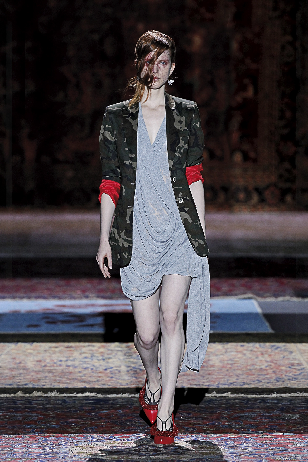 Look 11 de la colección “The Thinker”, colección rimavera verano 2017 de la diseñadora de moda Ana Locking en la Mercedes Benz Fashion Week de Madrid.