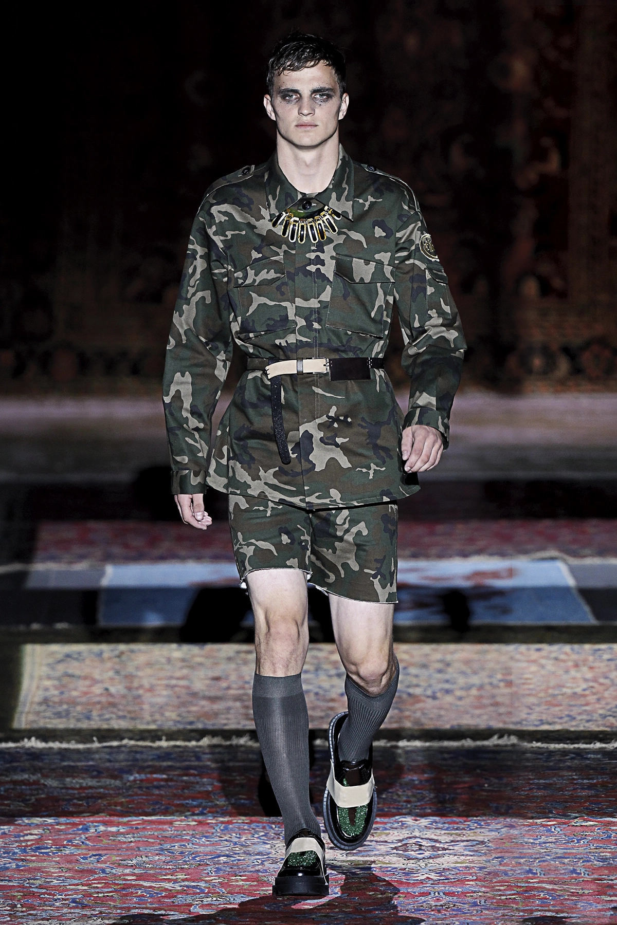 Look 12 de la colección “The Thinker”, colección rimavera verano 2017 de la diseñadora de moda Ana Locking en la Mercedes Benz Fashion Week de Madrid.