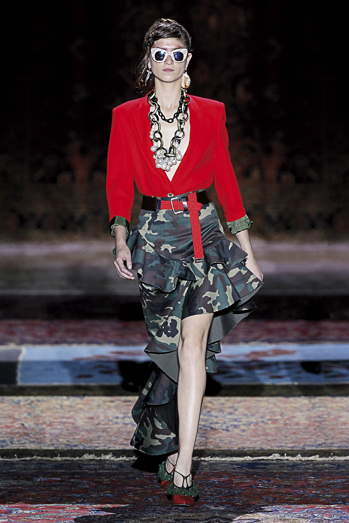 Look 13 de la colección “The Thinker”, colección rimavera verano 2017 de la diseñadora de moda Ana Locking en la Mercedes Benz Fashion Week de Madrid.