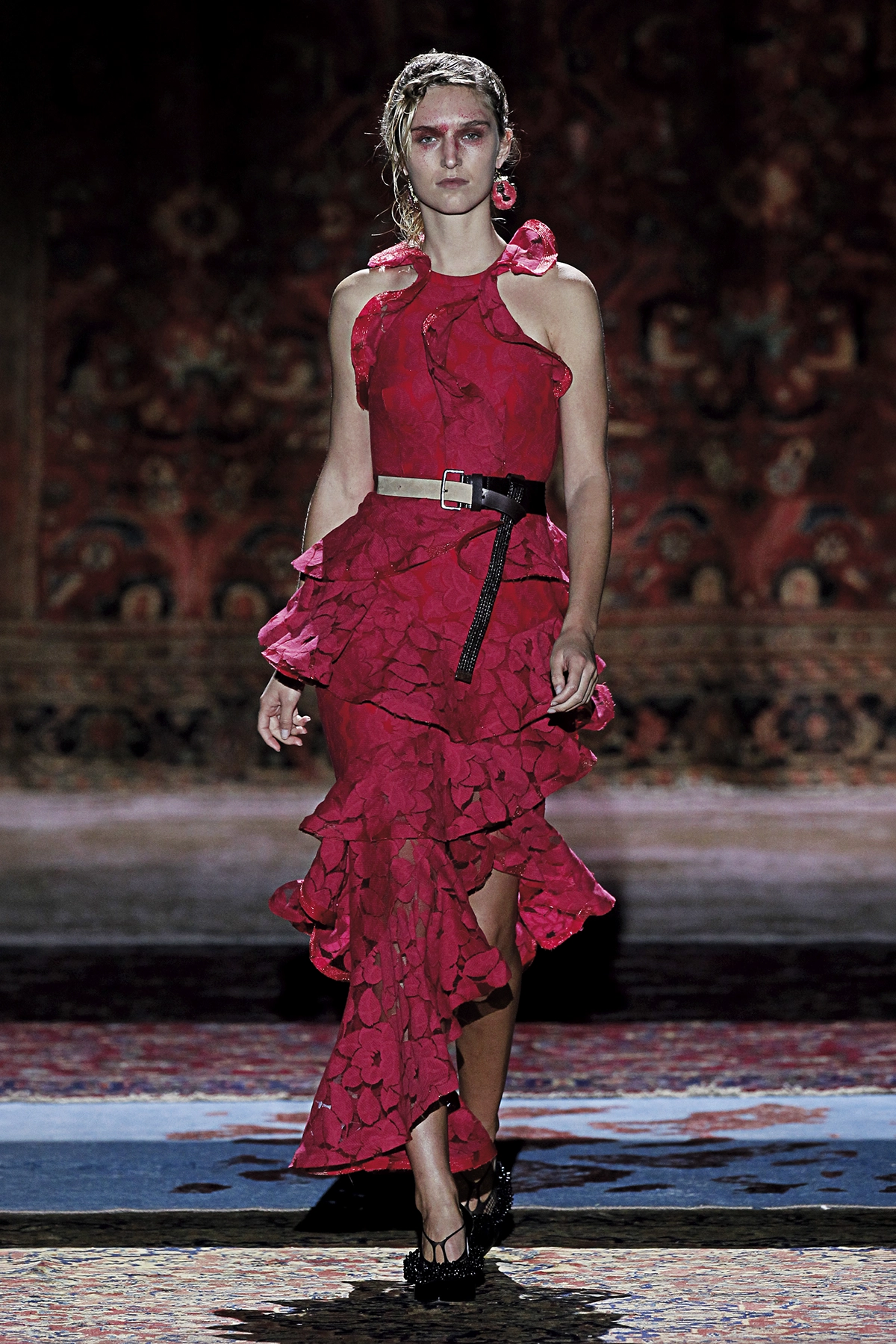 Look 19 de la colección “The Thinker”, colección rimavera verano 2017 de la diseñadora de moda Ana Locking en la Mercedes Benz Fashion Week de Madrid.