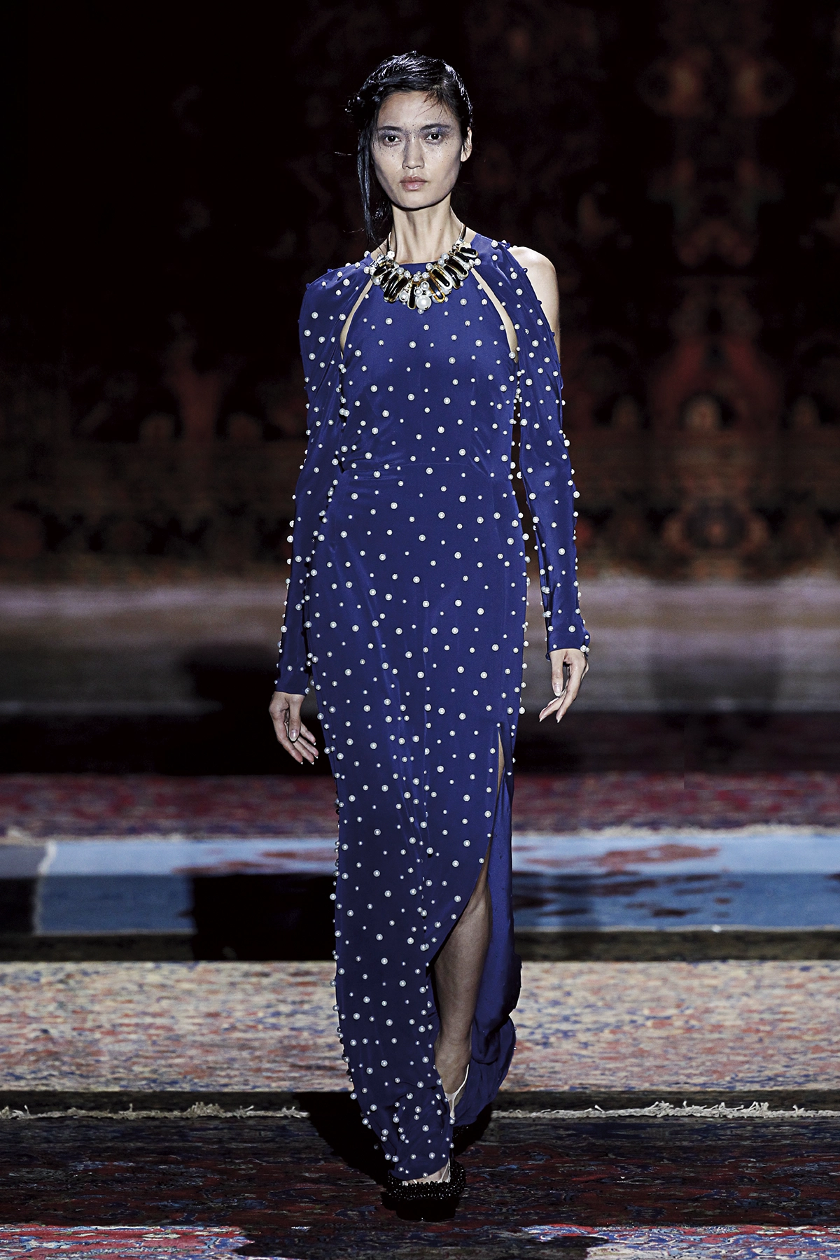 Look 34 de la colección “The Thinker”, colección rimavera verano 2017 de la diseñadora de moda Ana Locking en la Mercedes Benz Fashion Week de Madrid.