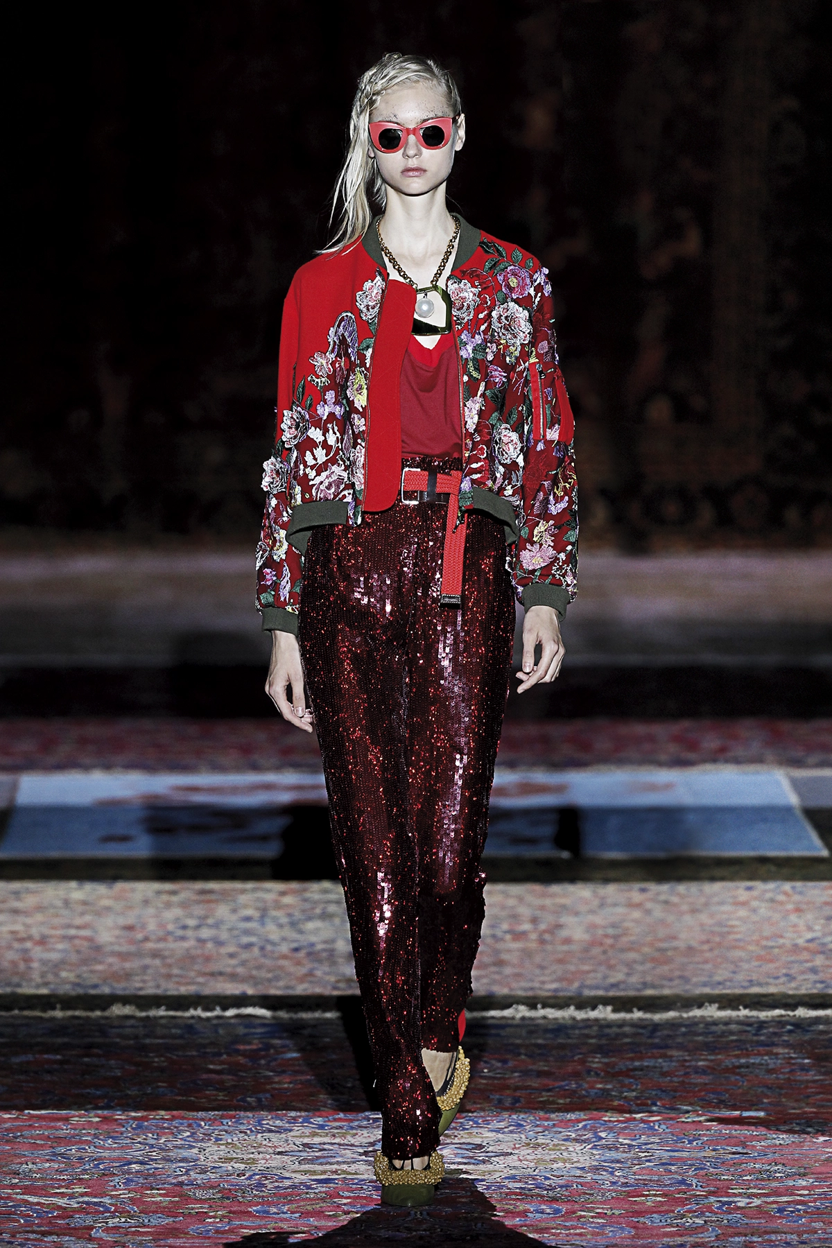 Look 36 de la colección “The Thinker”, colección rimavera verano 2017 de la diseñadora de moda Ana Locking en la Mercedes Benz Fashion Week de Madrid.