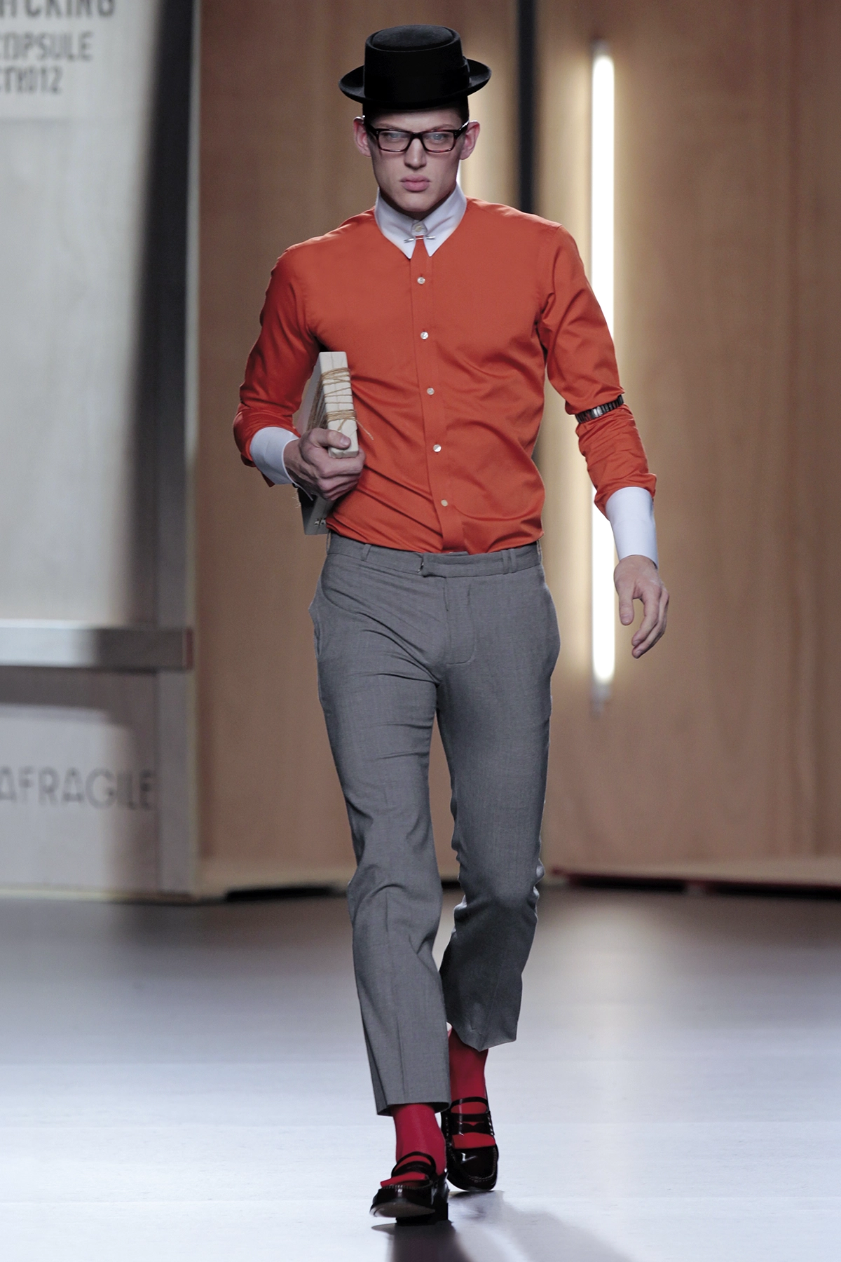 Look 08 de la colección “Time Capsule”, colección otoño invierno 2012-13 de la diseñadora de moda Ana Locking en la Mercedes Benz Fashion Week de Madrid.