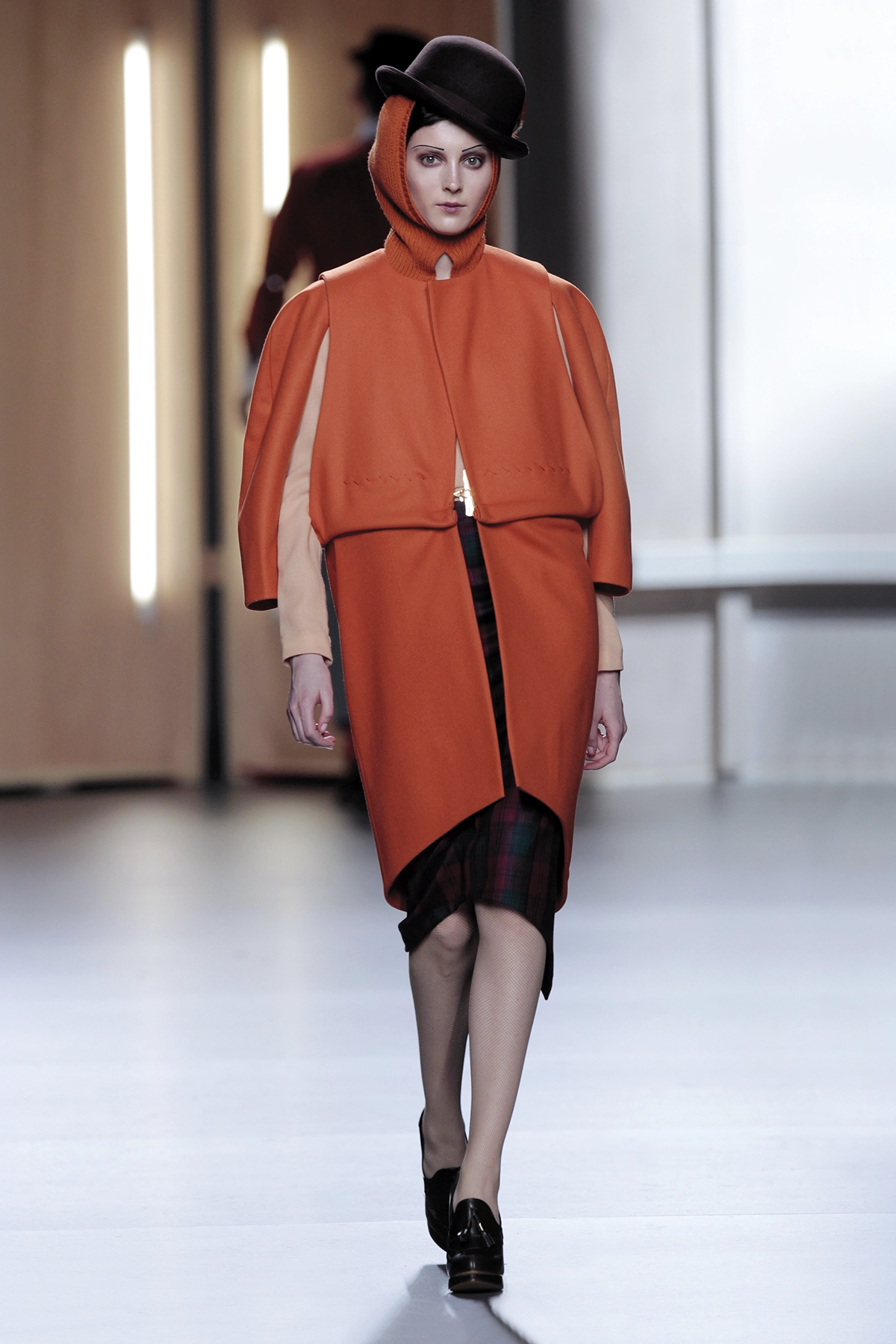 Look 09 de la colección “Time Capsule”, colección otoño invierno 2012-13 de la diseñadora de moda Ana Locking en la Mercedes Benz Fashion Week de Madrid.