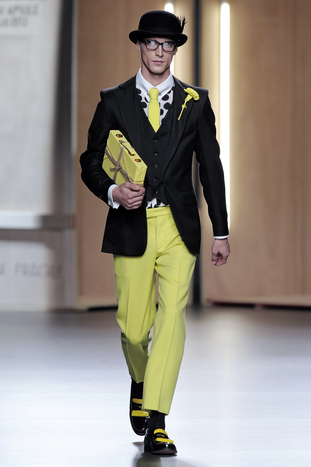 Look 18 de la colección “Time Capsule”, colección otoño invierno 2012-13 de la diseñadora de moda Ana Locking en la Mercedes Benz Fashion Week de Madrid.