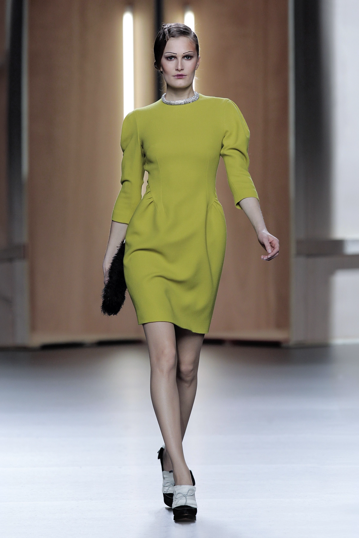 Look 22 de la colección “Time Capsule”, colección otoño invierno 2012-13 de la diseñadora de moda Ana Locking en la Mercedes Benz Fashion Week de Madrid.