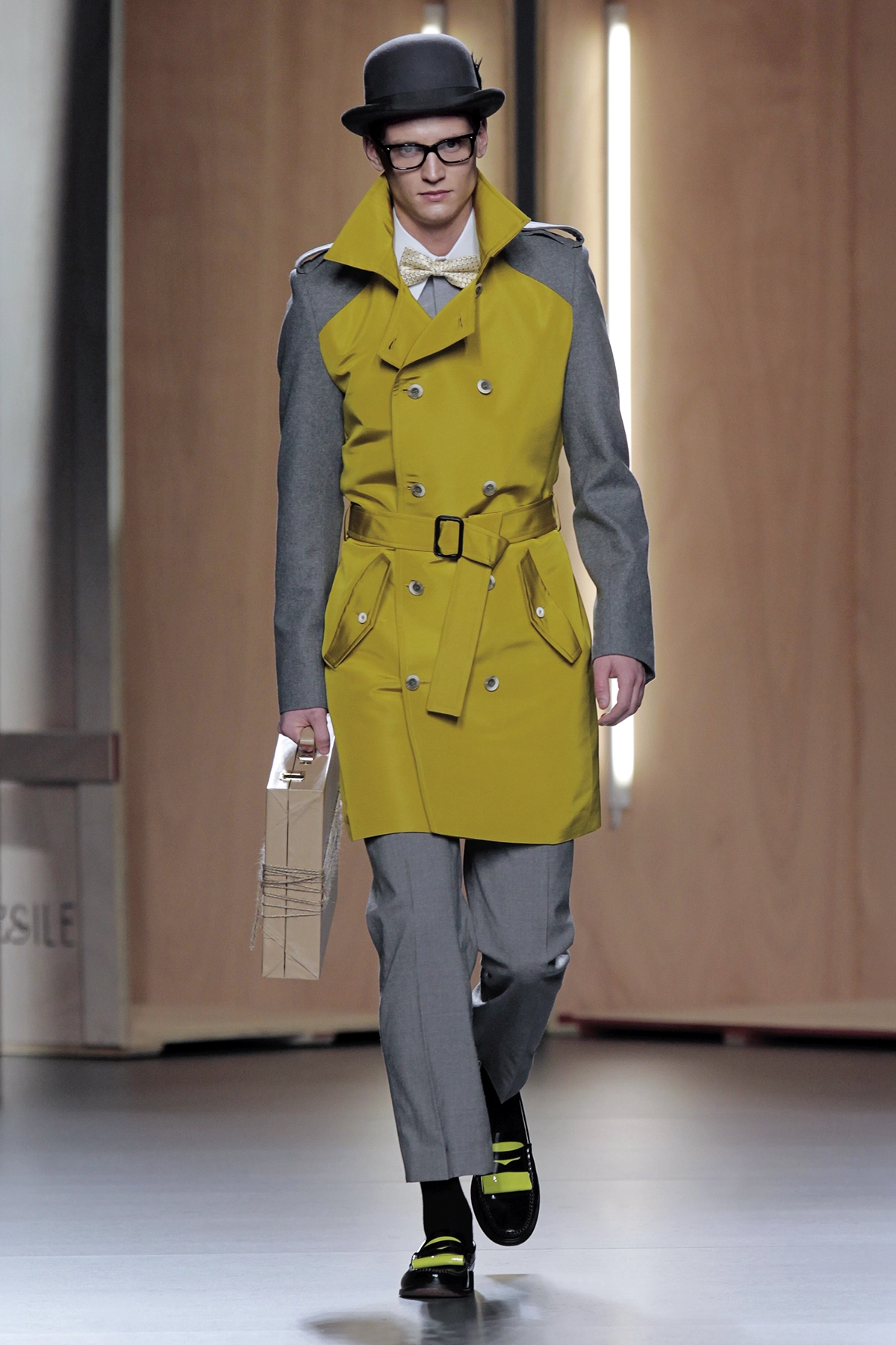 Look 24 de la colección “Time Capsule”, colección otoño invierno 2012-13 de la diseñadora de moda Ana Locking en la Mercedes Benz Fashion Week de Madrid.