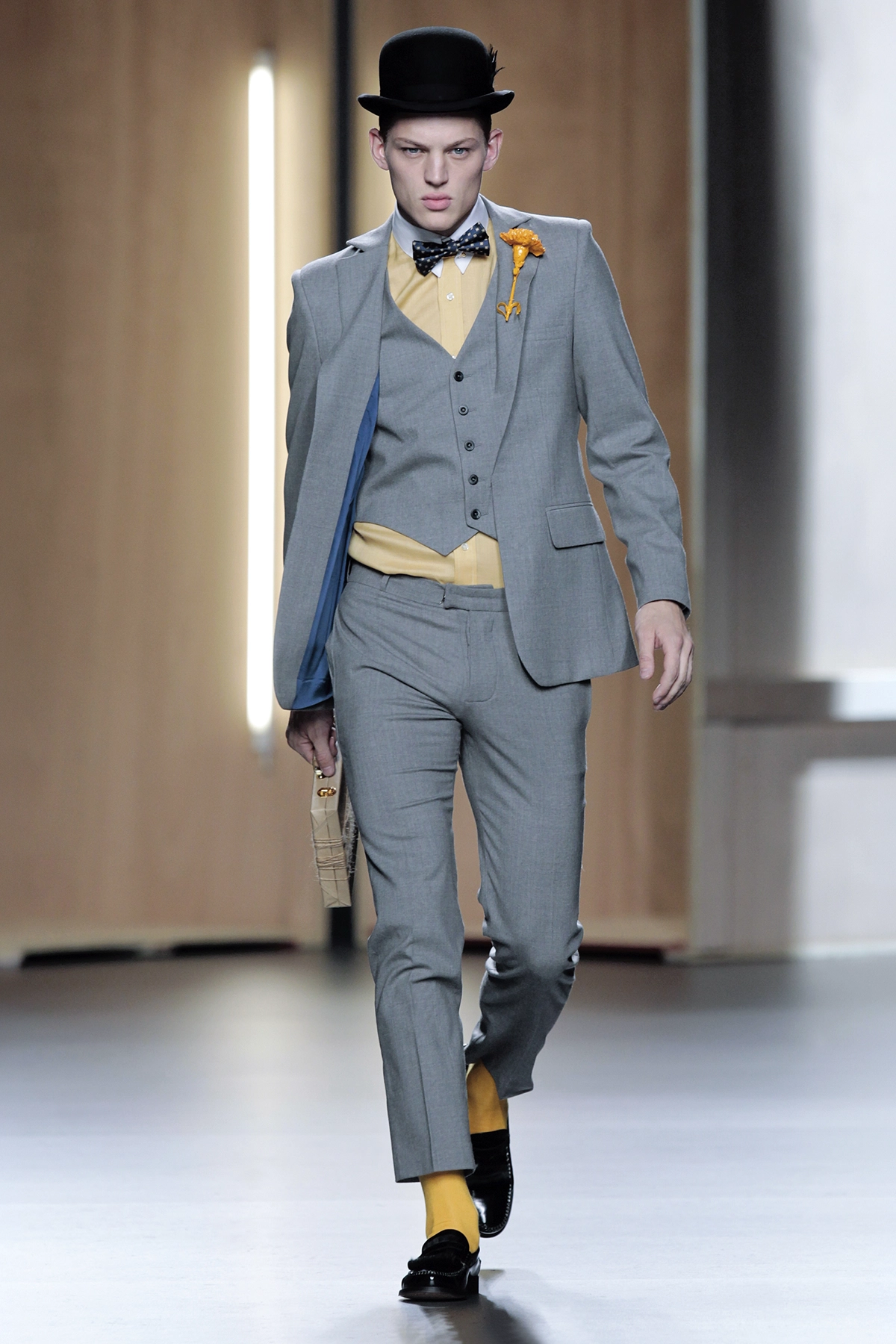 Look 26 de la colección “Time Capsule”, colección otoño invierno 2012-13 de la diseñadora de moda Ana Locking en la Mercedes Benz Fashion Week de Madrid.