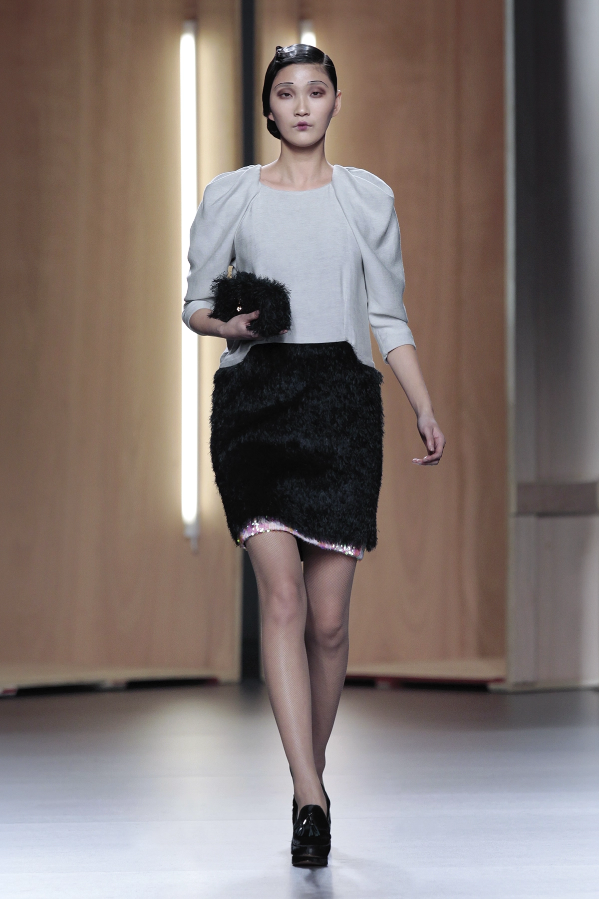 Look 28 de la colección “Time Capsule”, colección otoño invierno 2012-13 de la diseñadora de moda Ana Locking en la Mercedes Benz Fashion Week de Madrid.