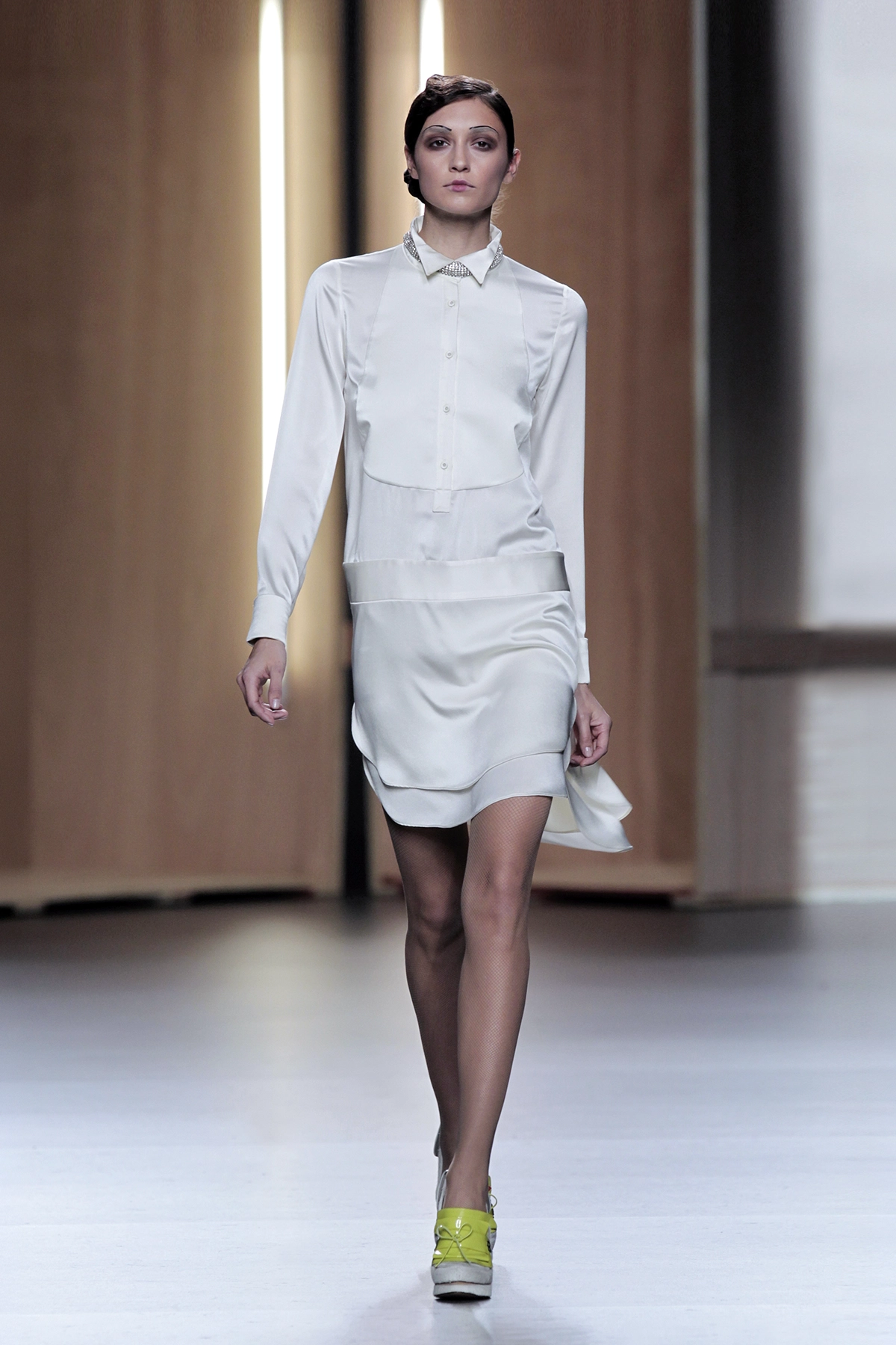 Look 31 de la colección “Time Capsule”, colección otoño invierno 2012-13 de la diseñadora de moda Ana Locking en la Mercedes Benz Fashion Week de Madrid.