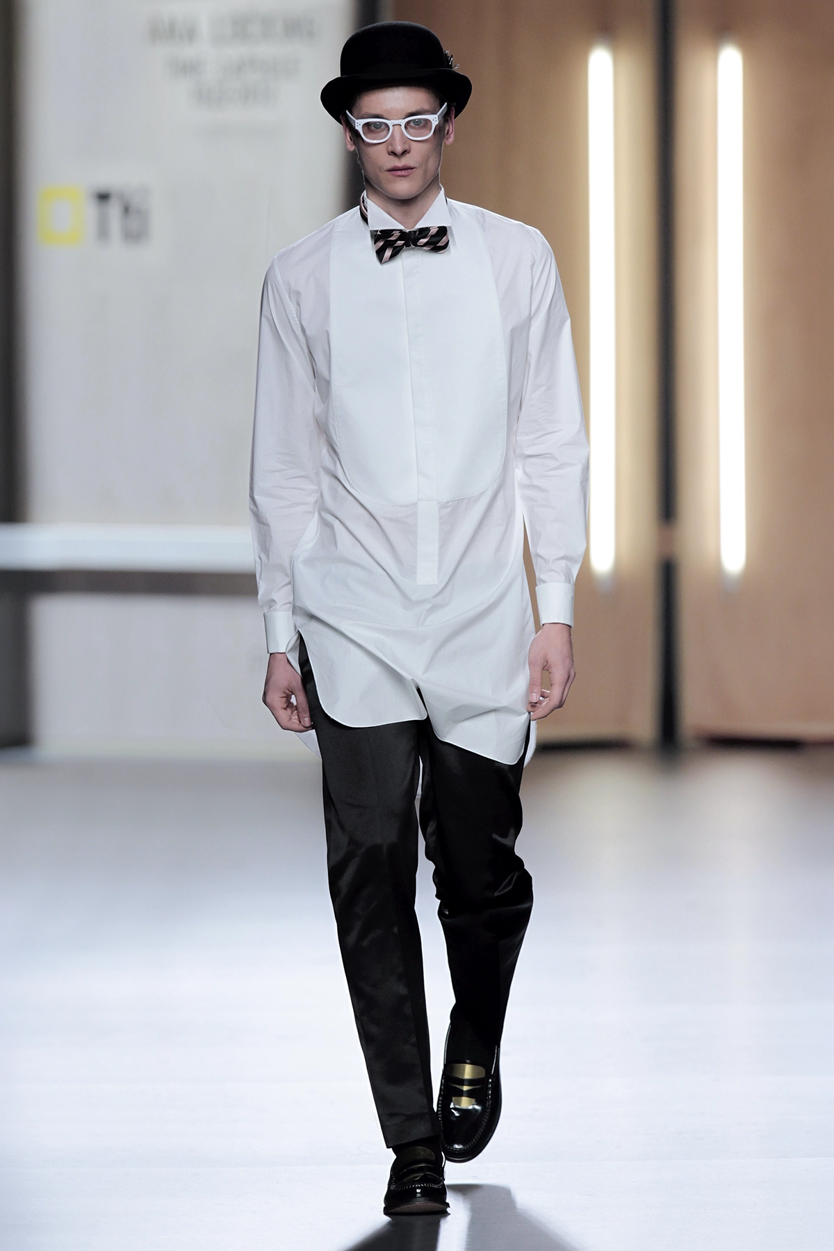 Look 32 de la colección “Time Capsule”, colección otoño invierno 2012-13 de la diseñadora de moda Ana Locking en la Mercedes Benz Fashion Week de Madrid.