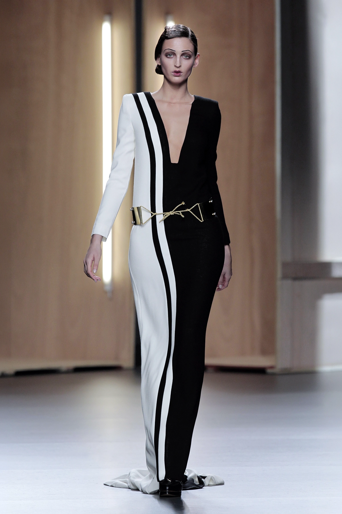 Look 38 de la colección “Time Capsule”, colección otoño invierno 2012-13 de la diseñadora de moda Ana Locking en la Mercedes Benz Fashion Week de Madrid.