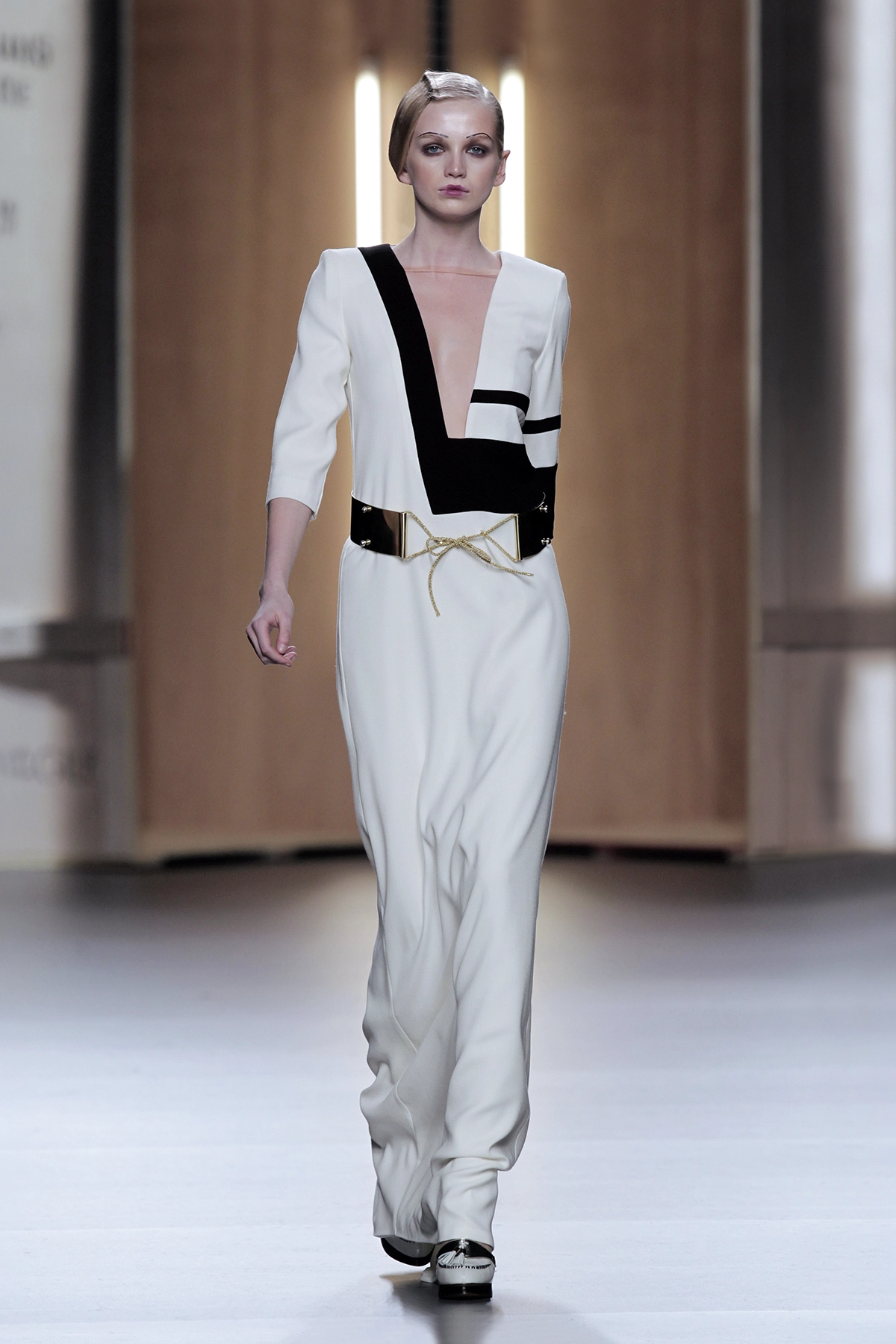 Look 39 de la colección “Time Capsule”, colección otoño invierno 2012-13 de la diseñadora de moda Ana Locking en la Mercedes Benz Fashion Week de Madrid.