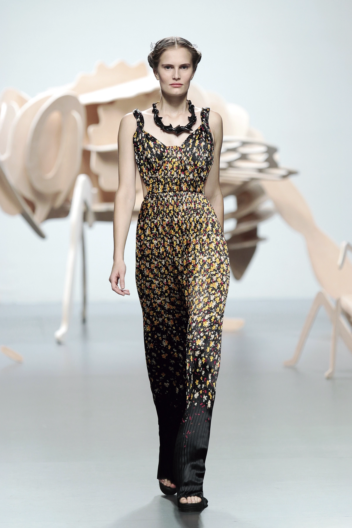 Look 38 de la colección “Under Beauty”, colección primavera verano 2012 de la diseñadora de moda Ana Locking en la Mercedes Benz Fashion Week de Madrid.