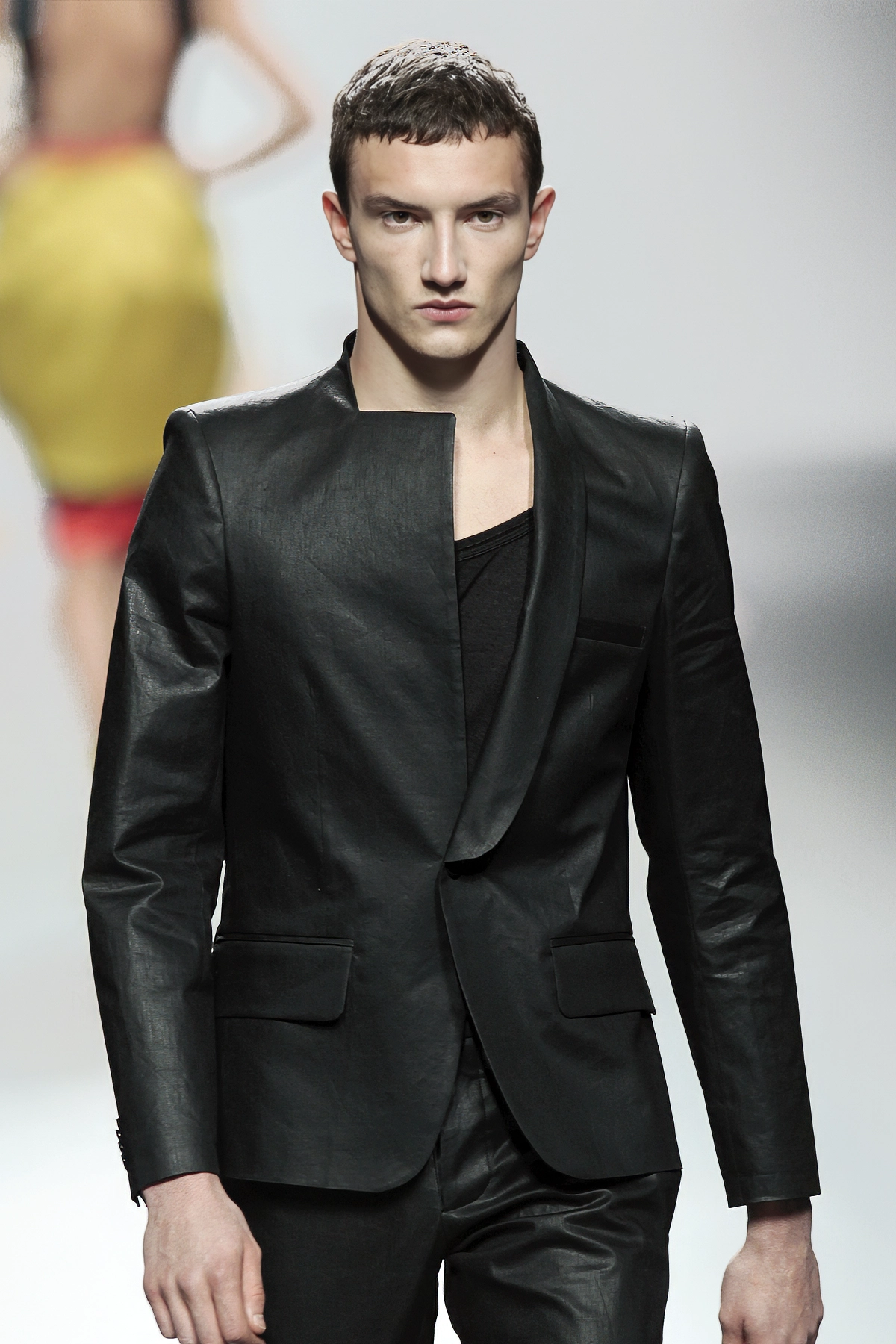 Momento del desfile “Under Beauty”, colección primavera verano 2012 de la diseñadora de moda Ana Locking en la Mercedes Benz Fashion Week de Madrid.