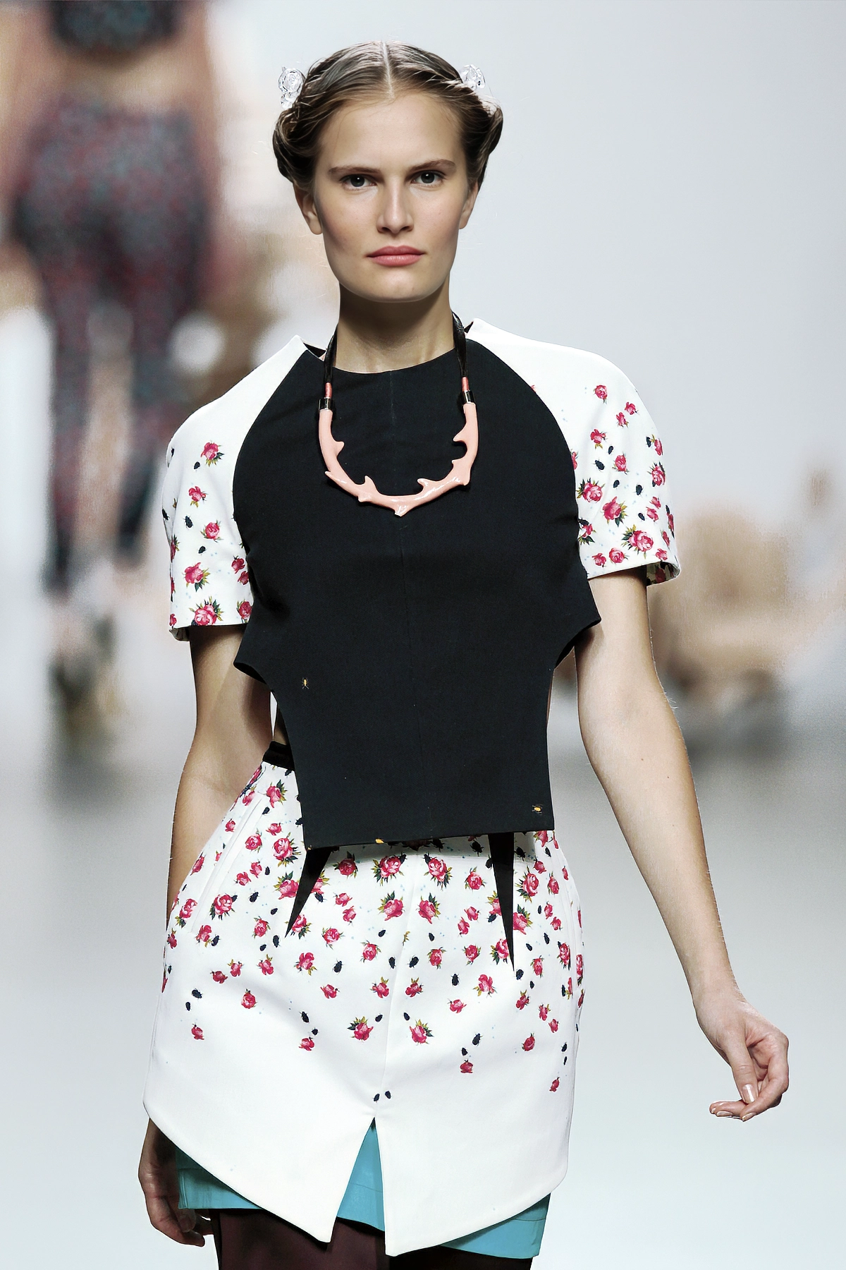 Momento del desfile “Under Beauty”, colección primavera verano 2012 de la diseñadora de moda Ana Locking en la Mercedes Benz Fashion Week de Madrid.