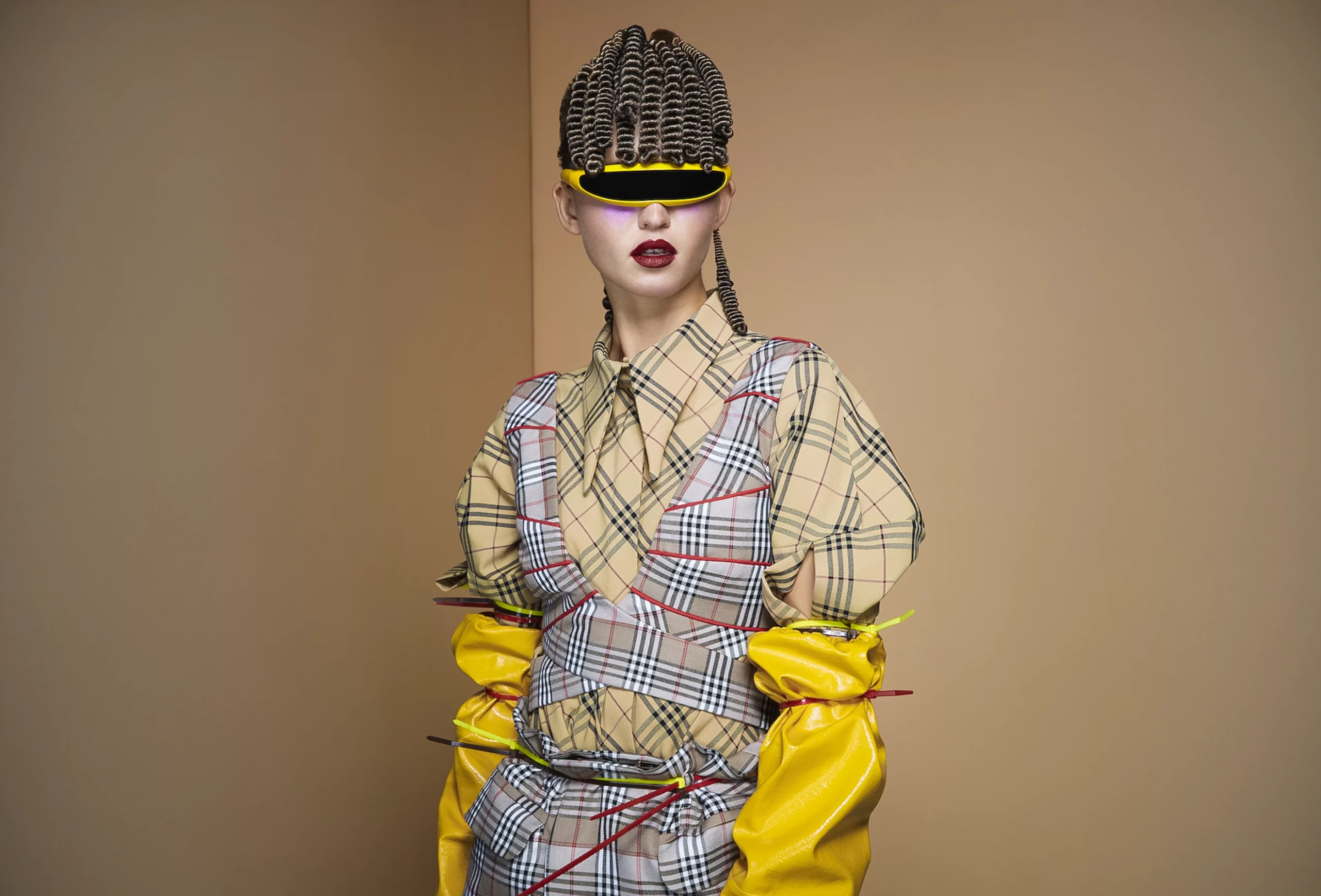 Colección capsula realizada por Ana Locking para Xpresion creativos, estudio que investiga e innova en técnicas nuevas de peluquería.