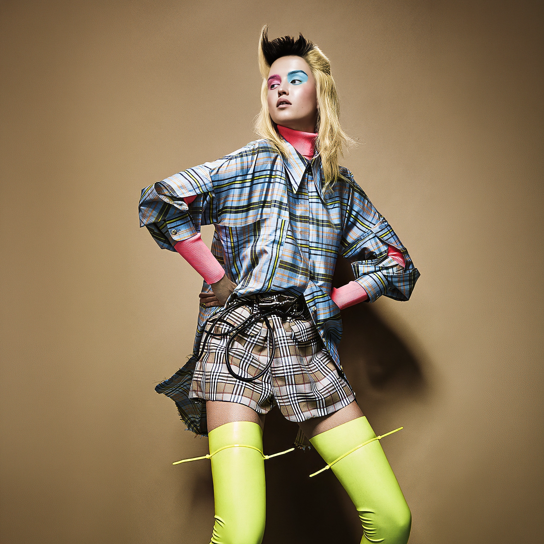 Colección capsula realizada por Ana Locking para Xpresion creativos, estudio que investiga e innova en técnicas nuevas de peluquería.