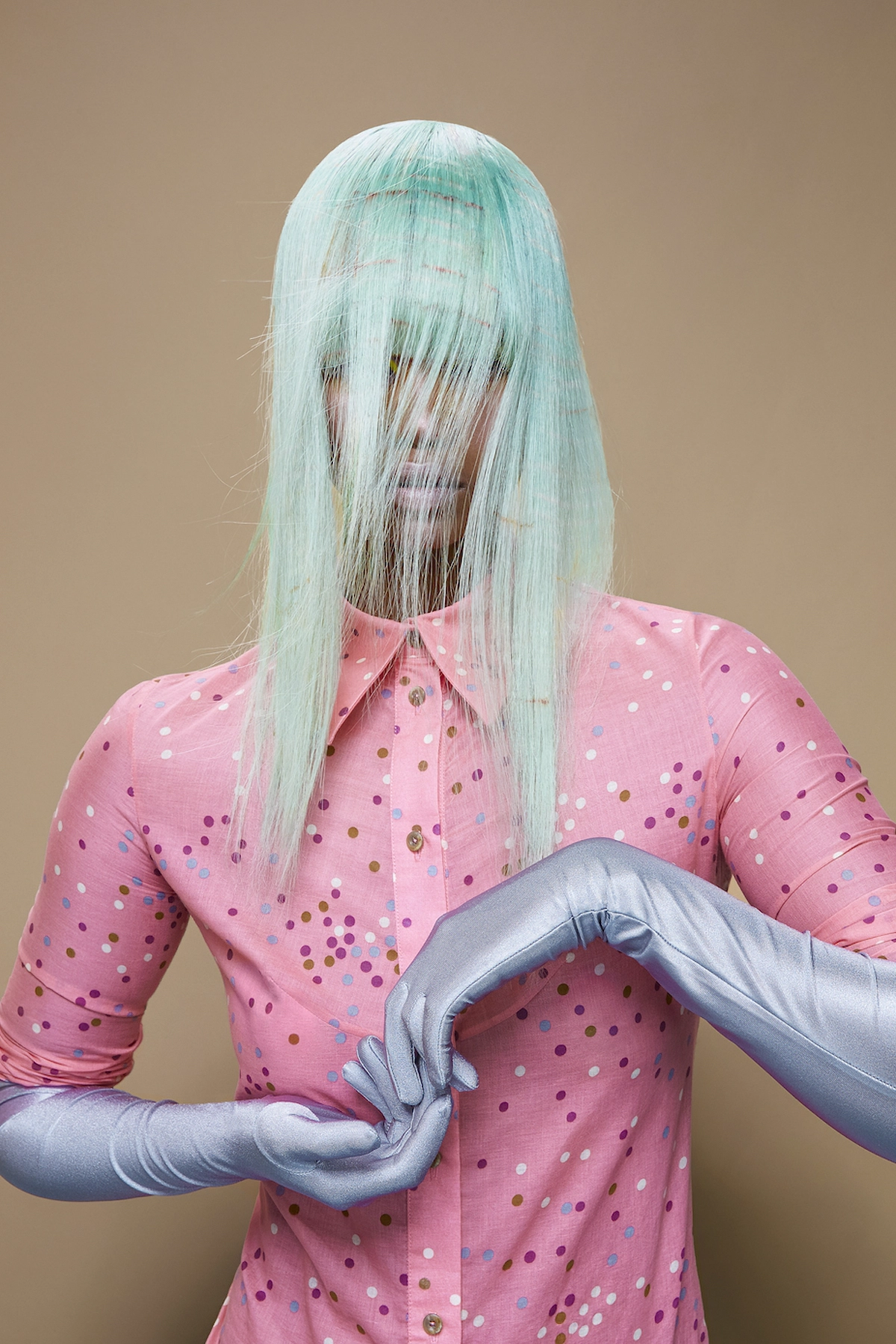 Colección capsula realizada por Ana Locking para Xpresion creativos, estudio que investiga e innova en técnicas nuevas de peluquería.