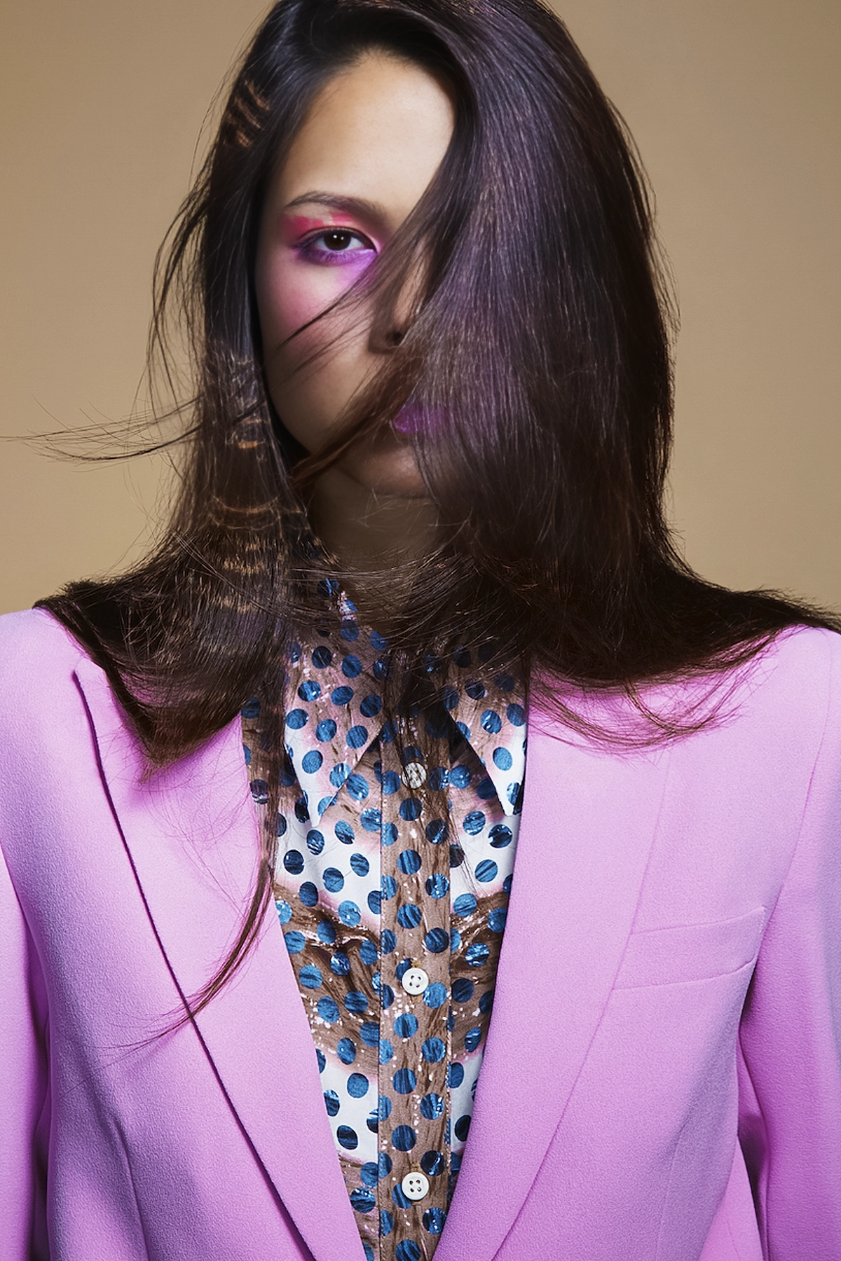 Colección capsula realizada por Ana Locking para Xpresion creativos, estudio que investiga e innova en técnicas nuevas de peluquería.