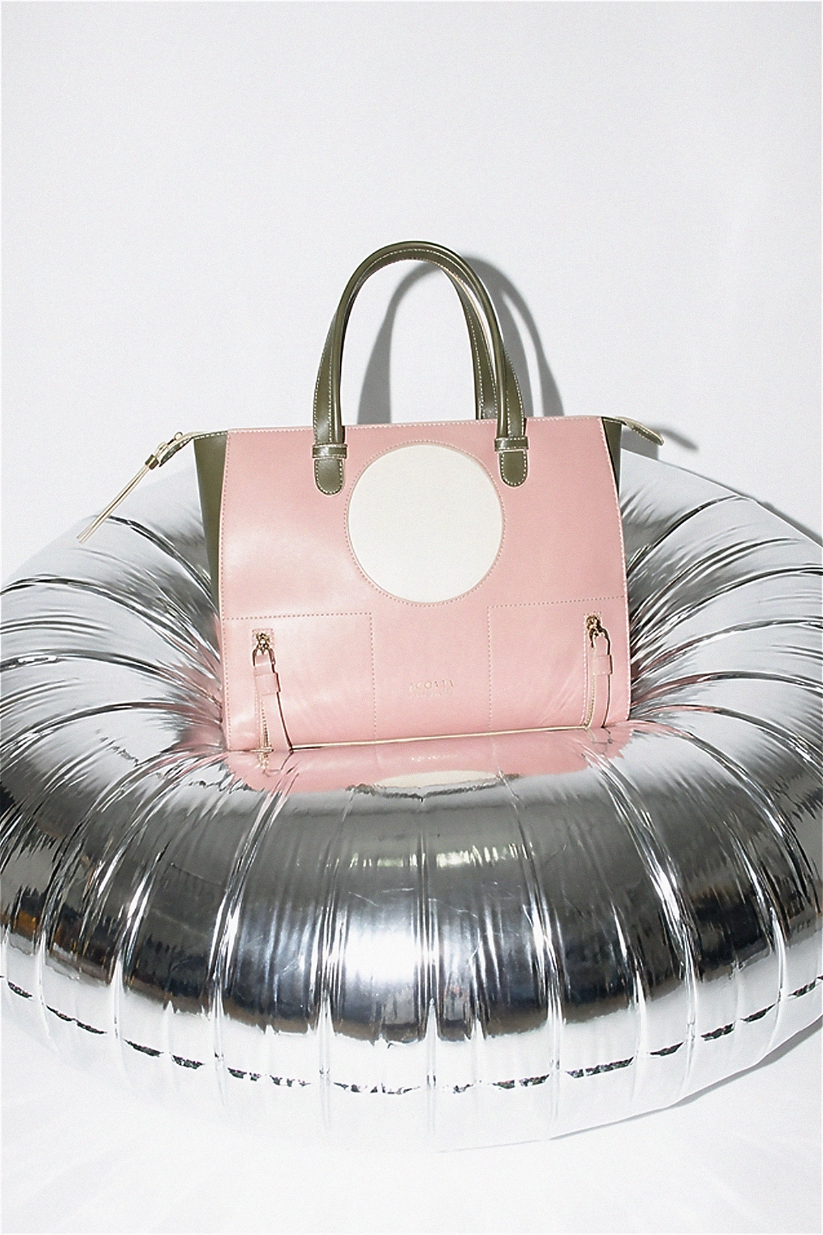 Publicidad de la colección de bolsos 