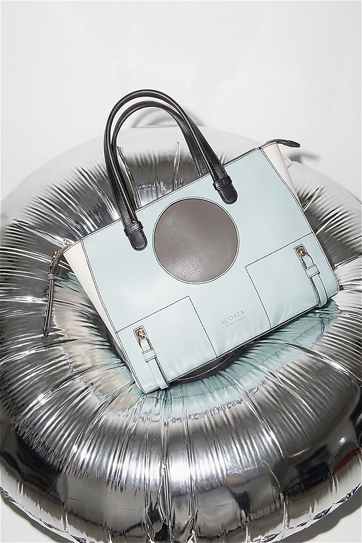 Publicidad de la colección de bolsos 