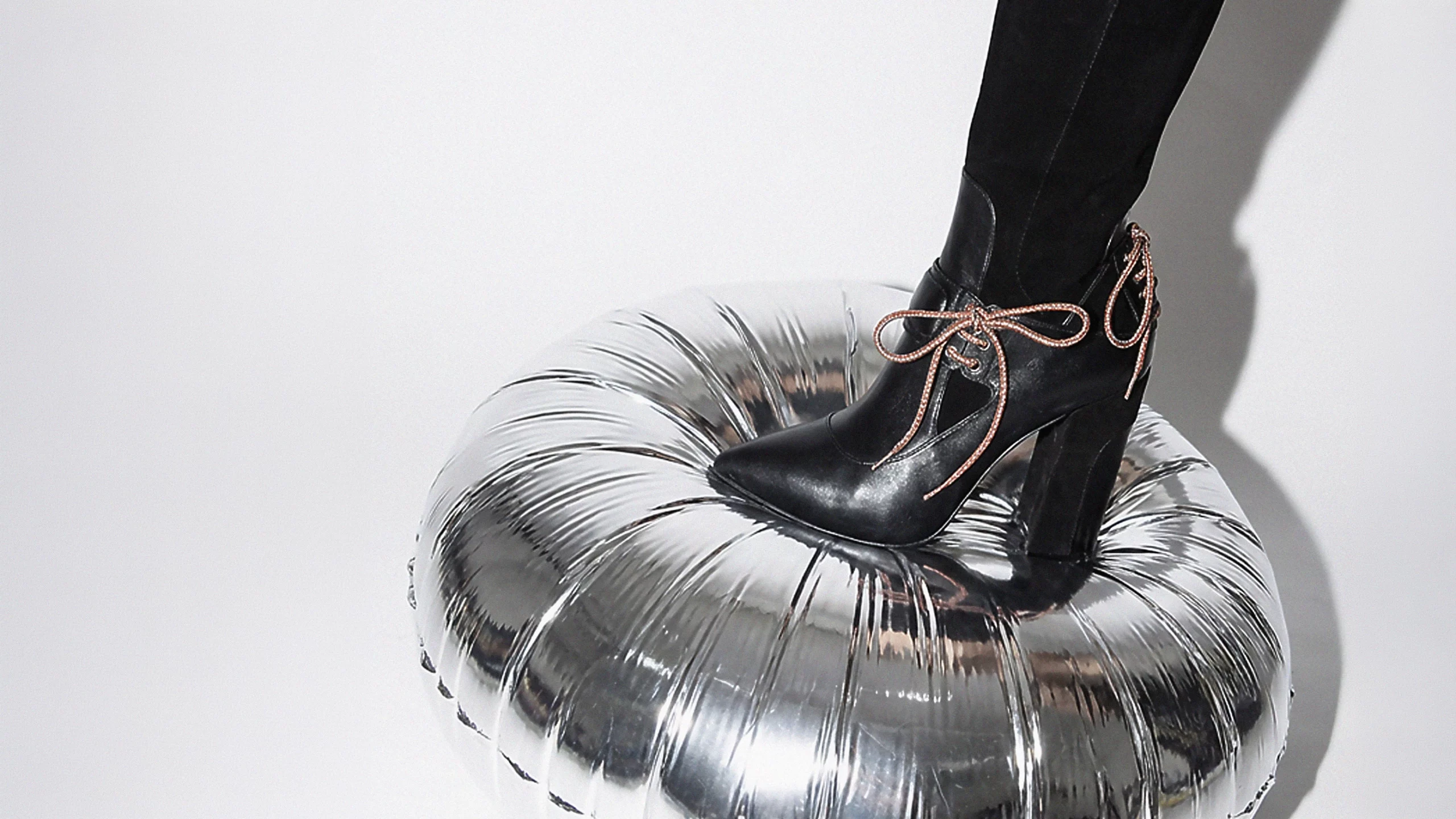 Publicidad de la colección de calzado 