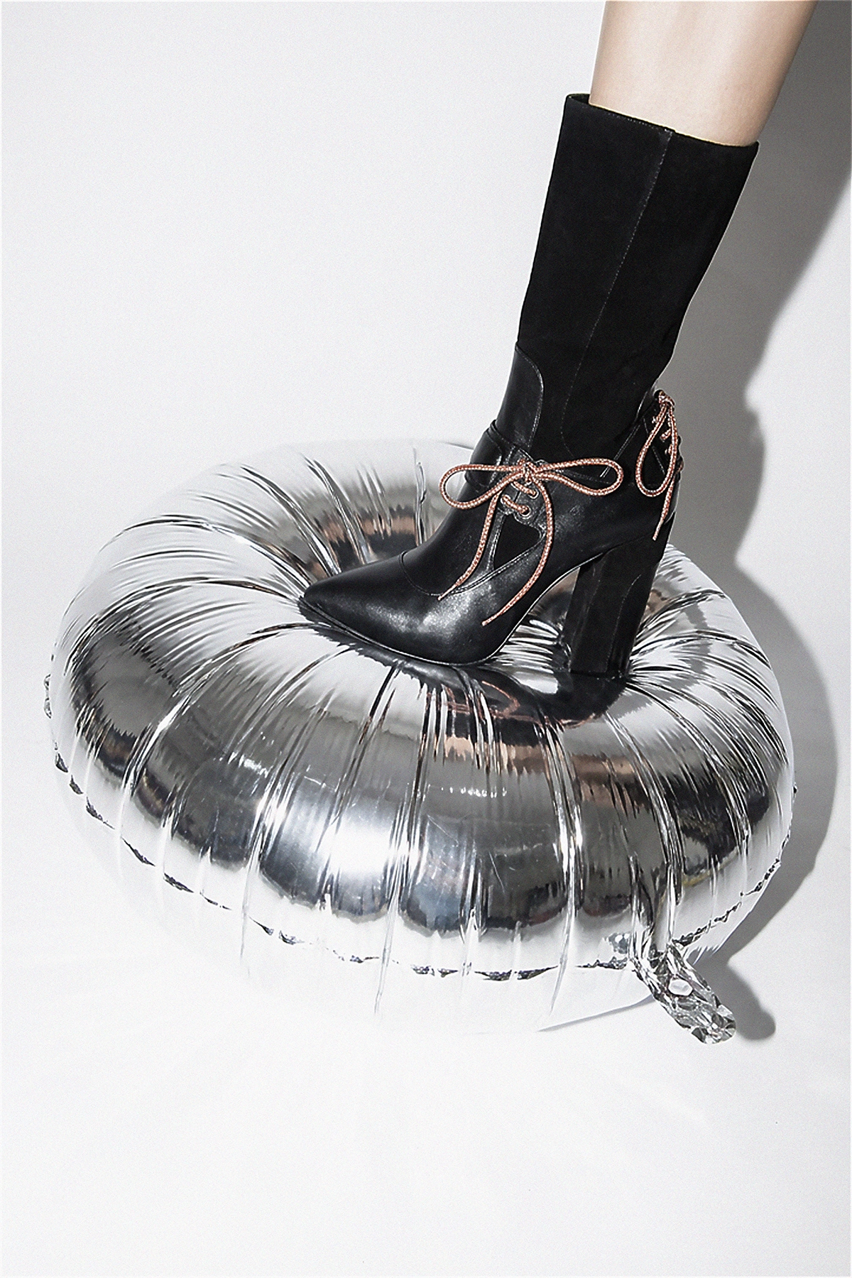 Publicidad de la colección de calzado 