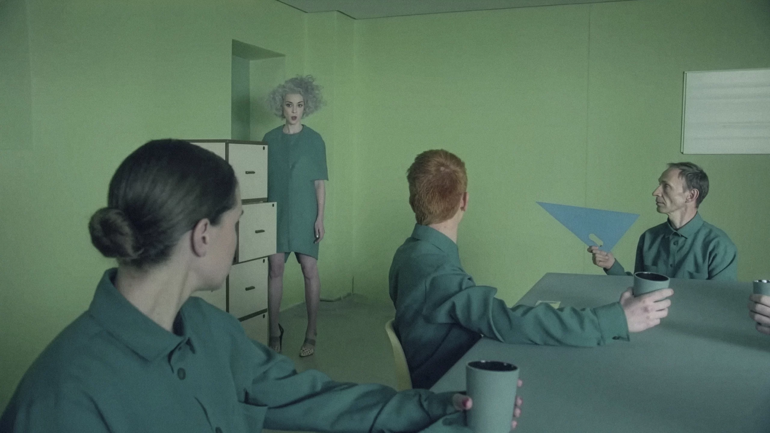 Cesión de vestuario de Ana Locking para el videoclip de St Vincent 