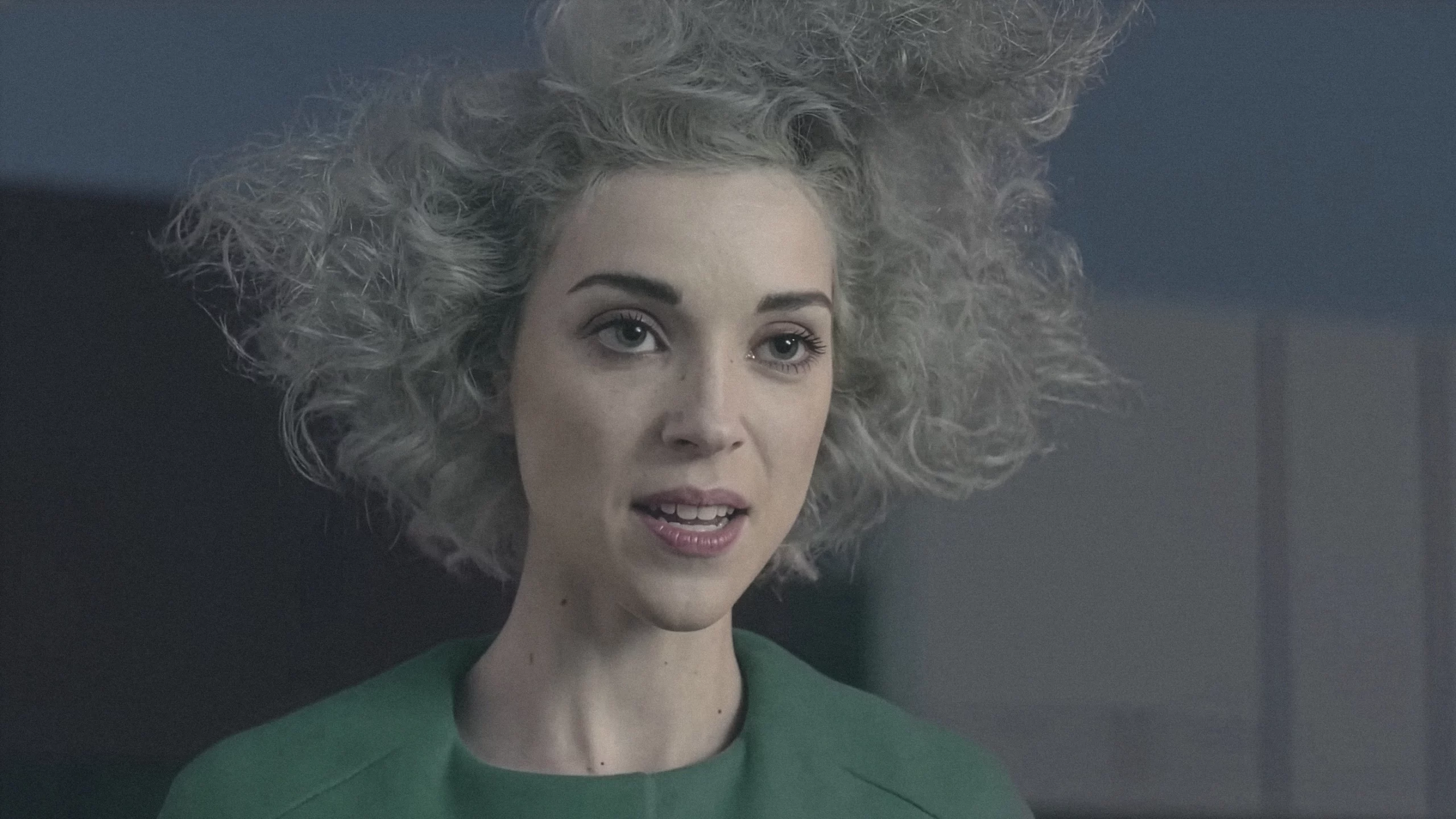 Cesión de vestuario de Ana Locking para el videoclip de St Vincent 