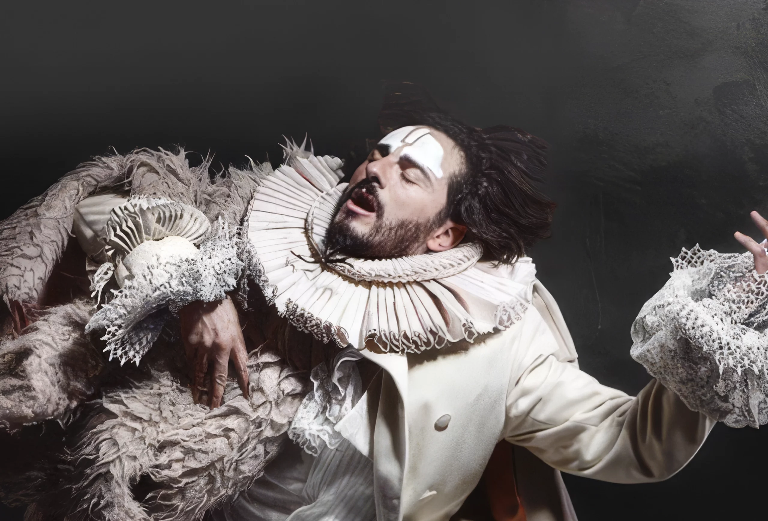 Vestuario de Ana Locking para el grupo Mastodonte de Asier Etxeandia y Enrico Barbaro