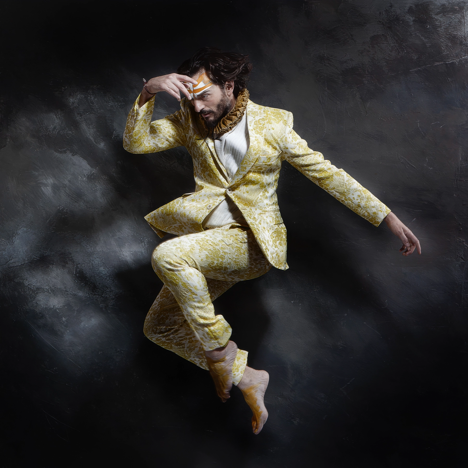 Vestuario de Ana Locking para el grupo Mastodonte de Asier Etxeandia y Enrico Barbaro