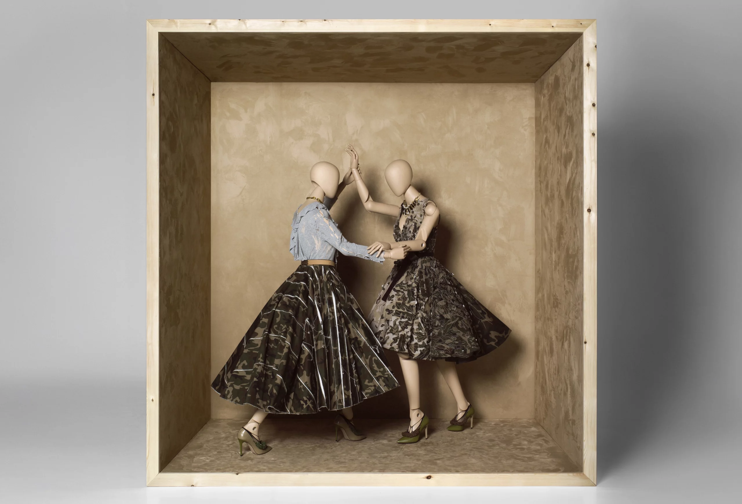 Nostalgia/Utopía, retrospectiva de Ana Locking en la sala Canal de Isabel II de Madrid