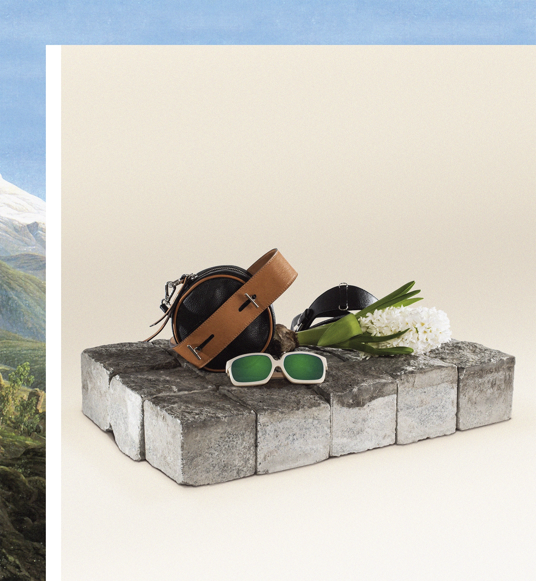 Publicidad de la colección de calzado y bolsos 