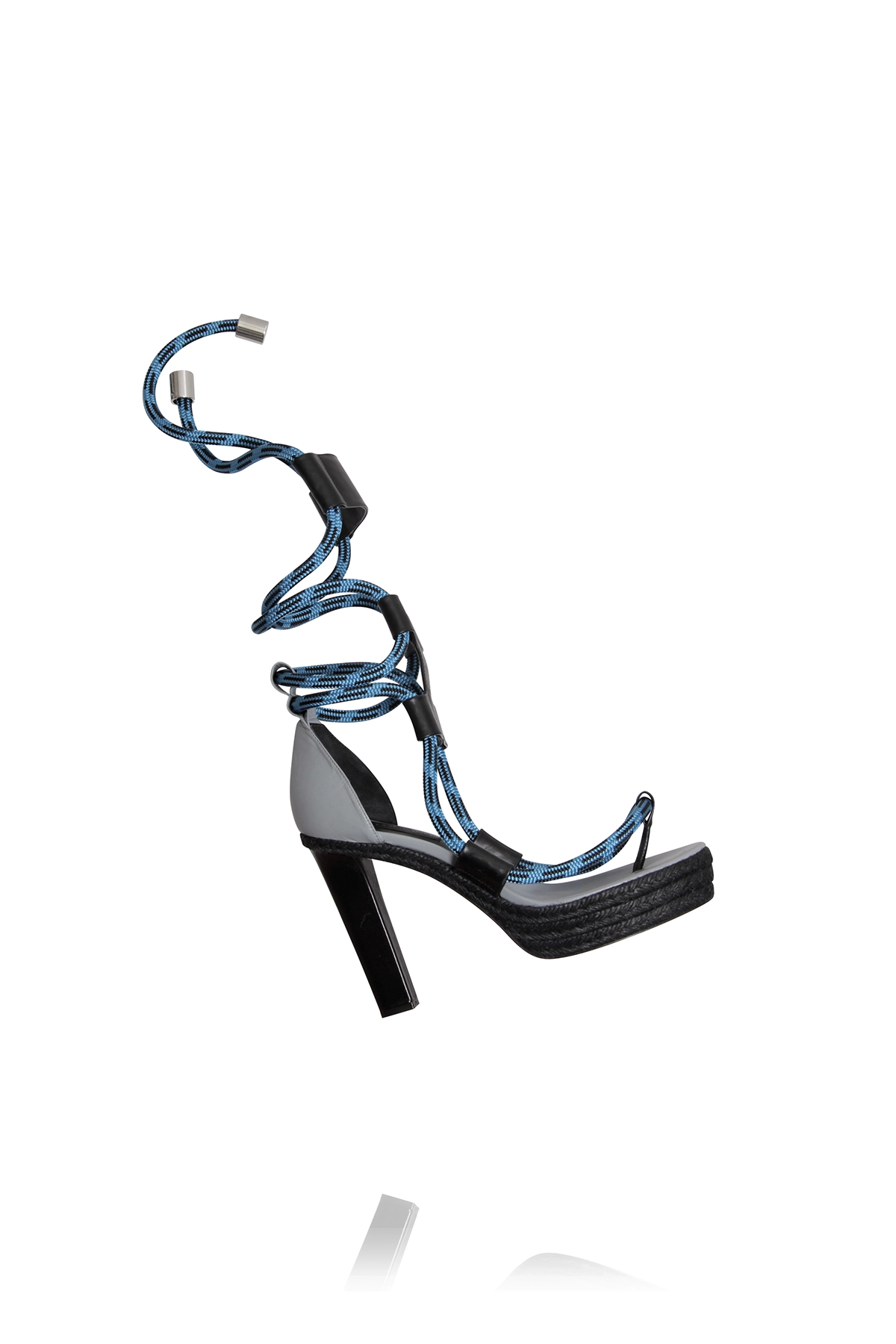 Sandalia de esparto y piel de la colección 