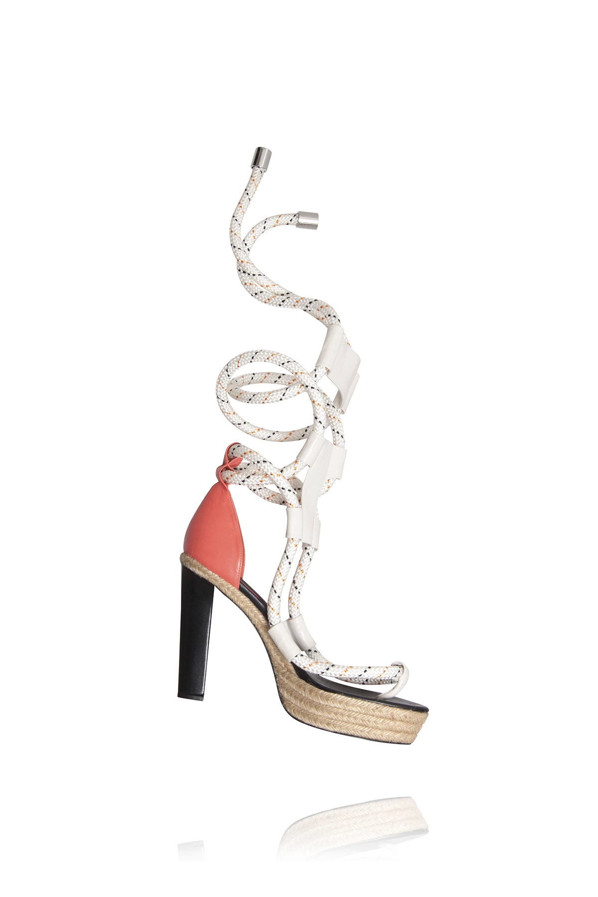 Sandalia de esparto y piel de la colección 