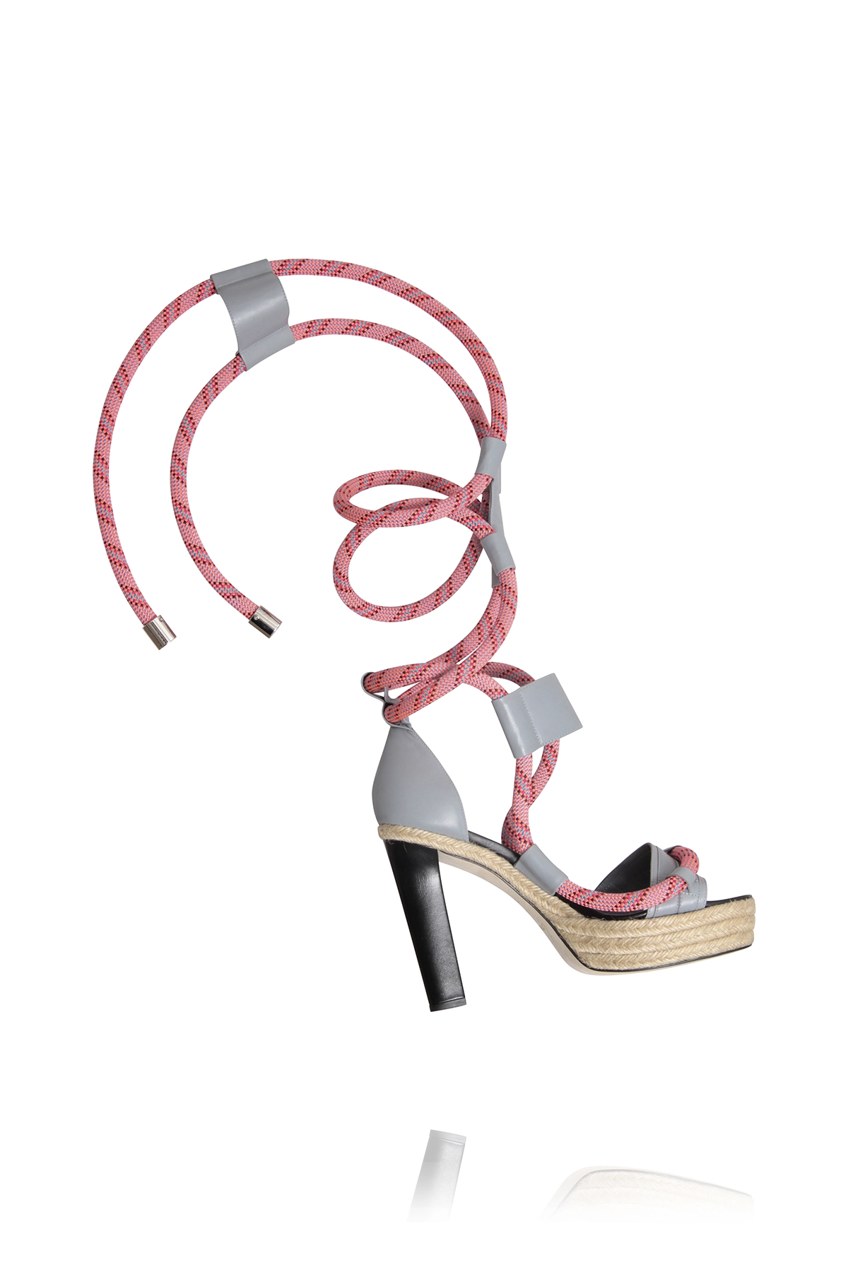 Sandalia de esparto y piel de la colección 