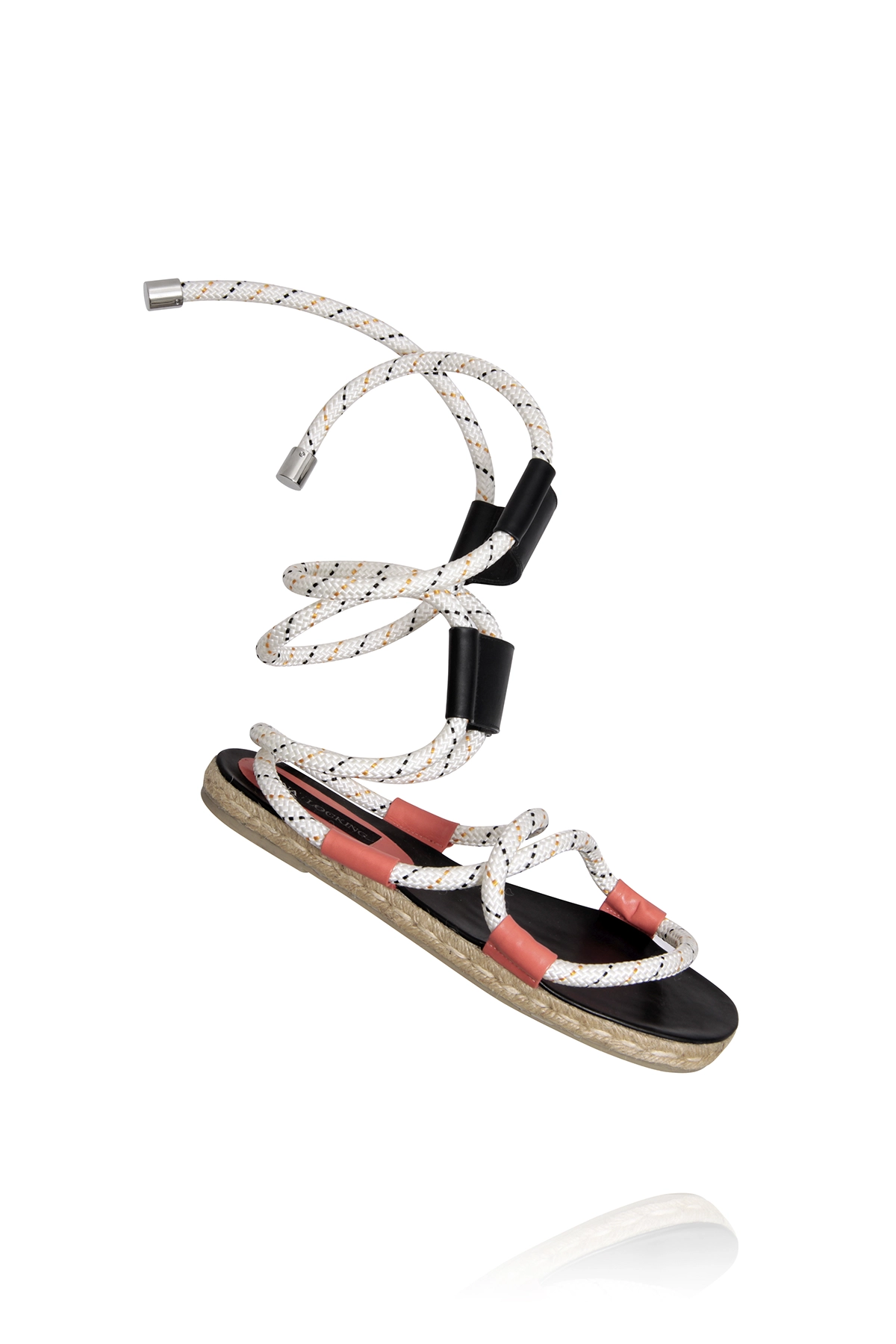 Sandalia de esparto y piel de la colección 