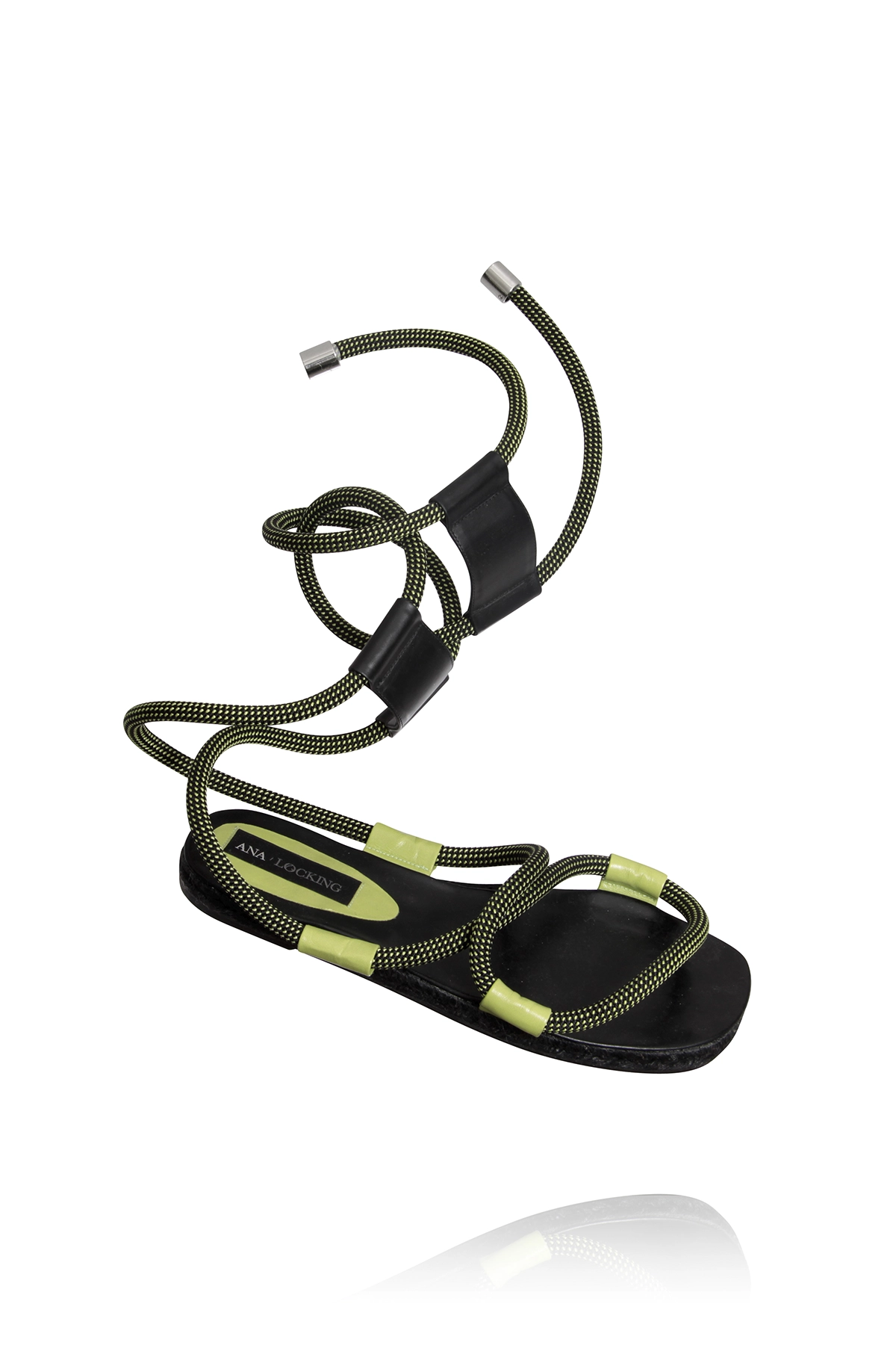 Sandalia de esparto y piel de la colección 