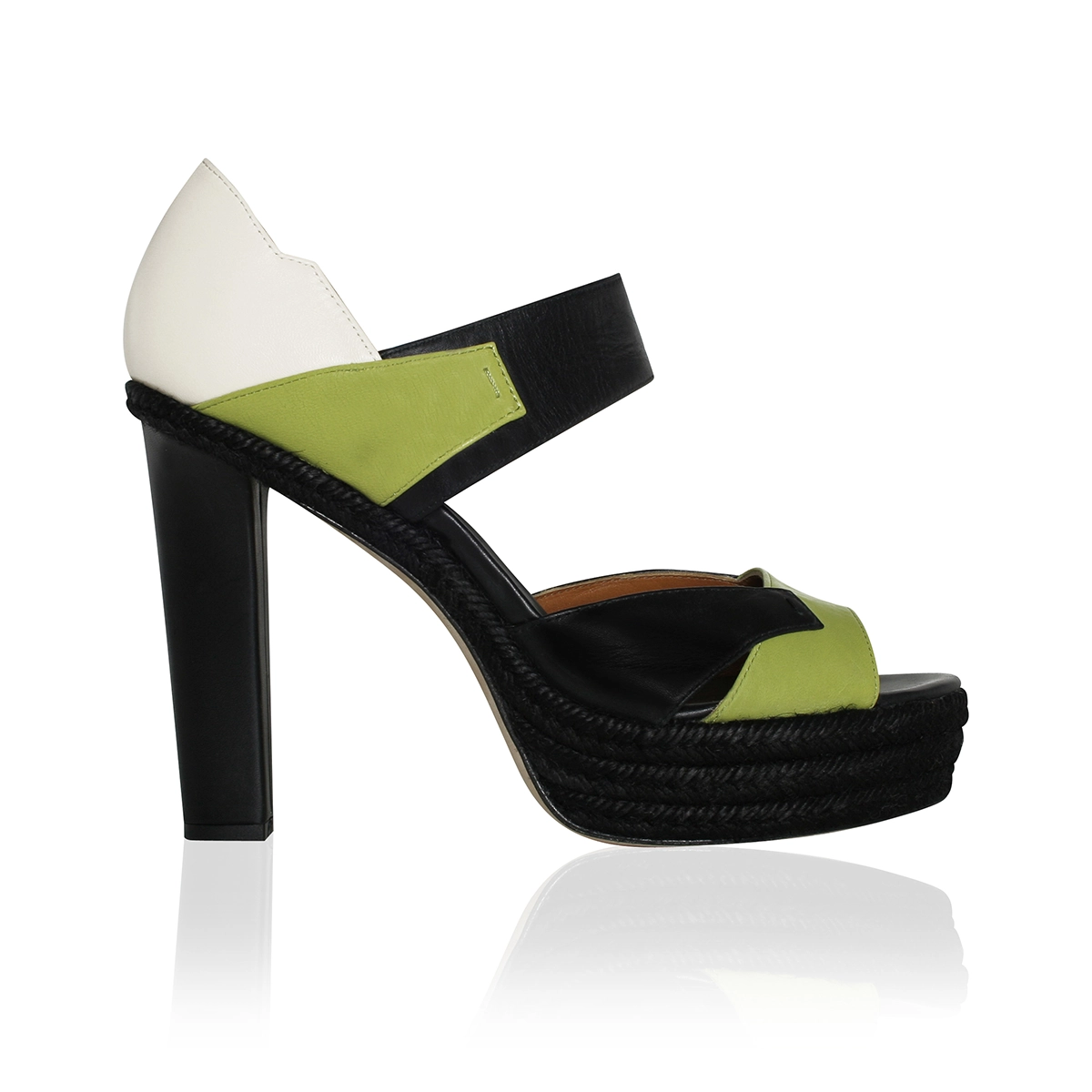 Zapato de esparto y piel de la colección 