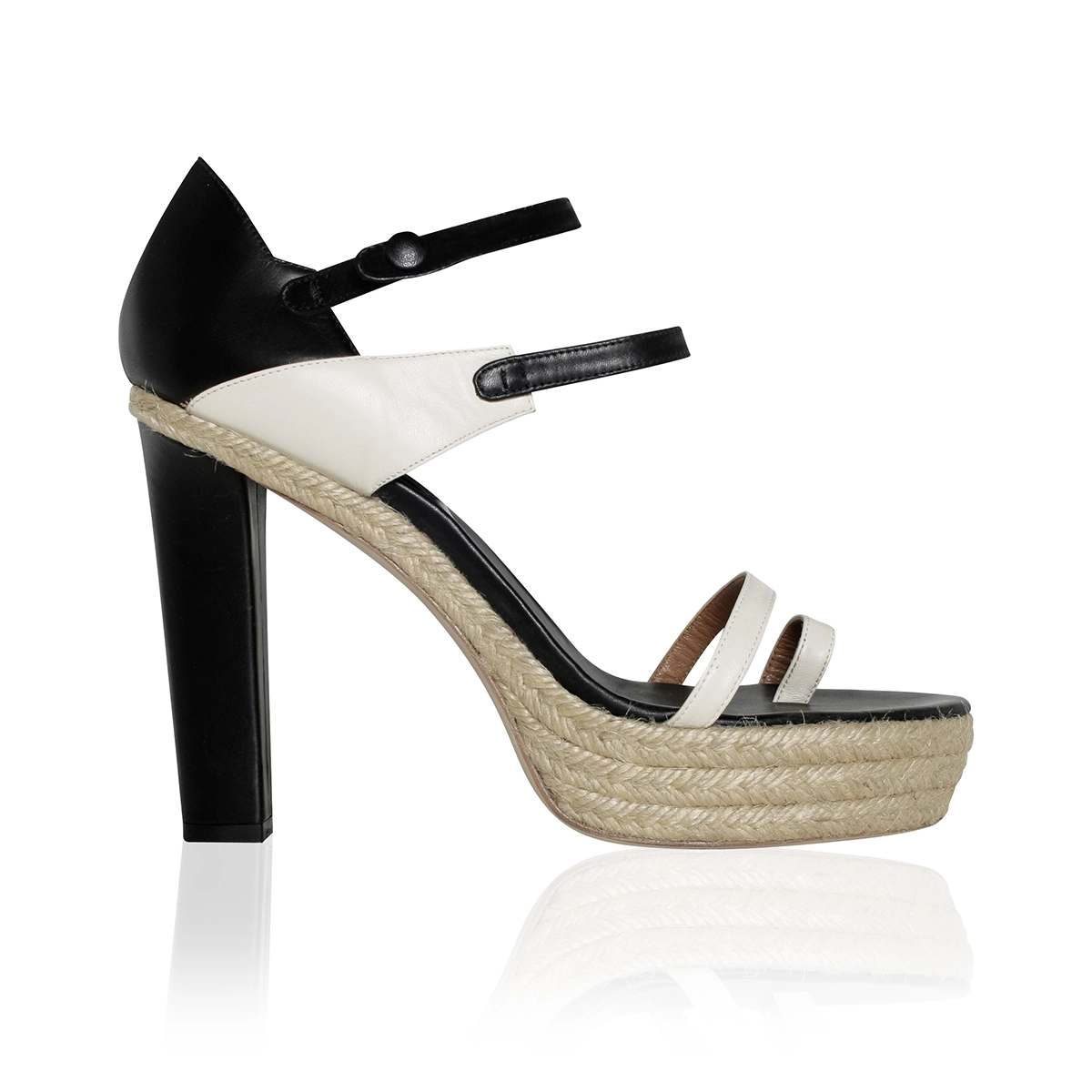 Zapato de esparto y piel de la colección 