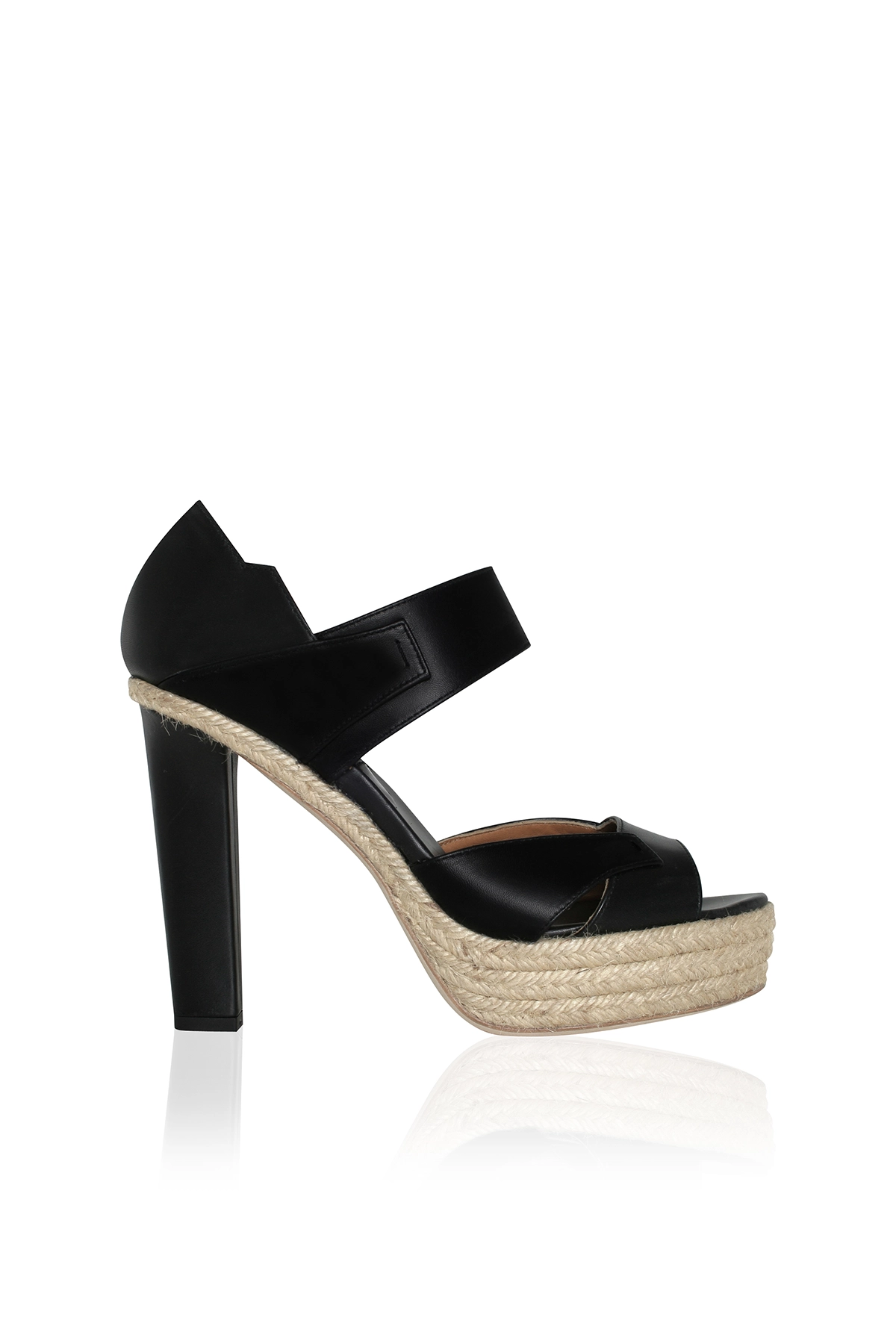 Zapato de esparto y piel de la colección 